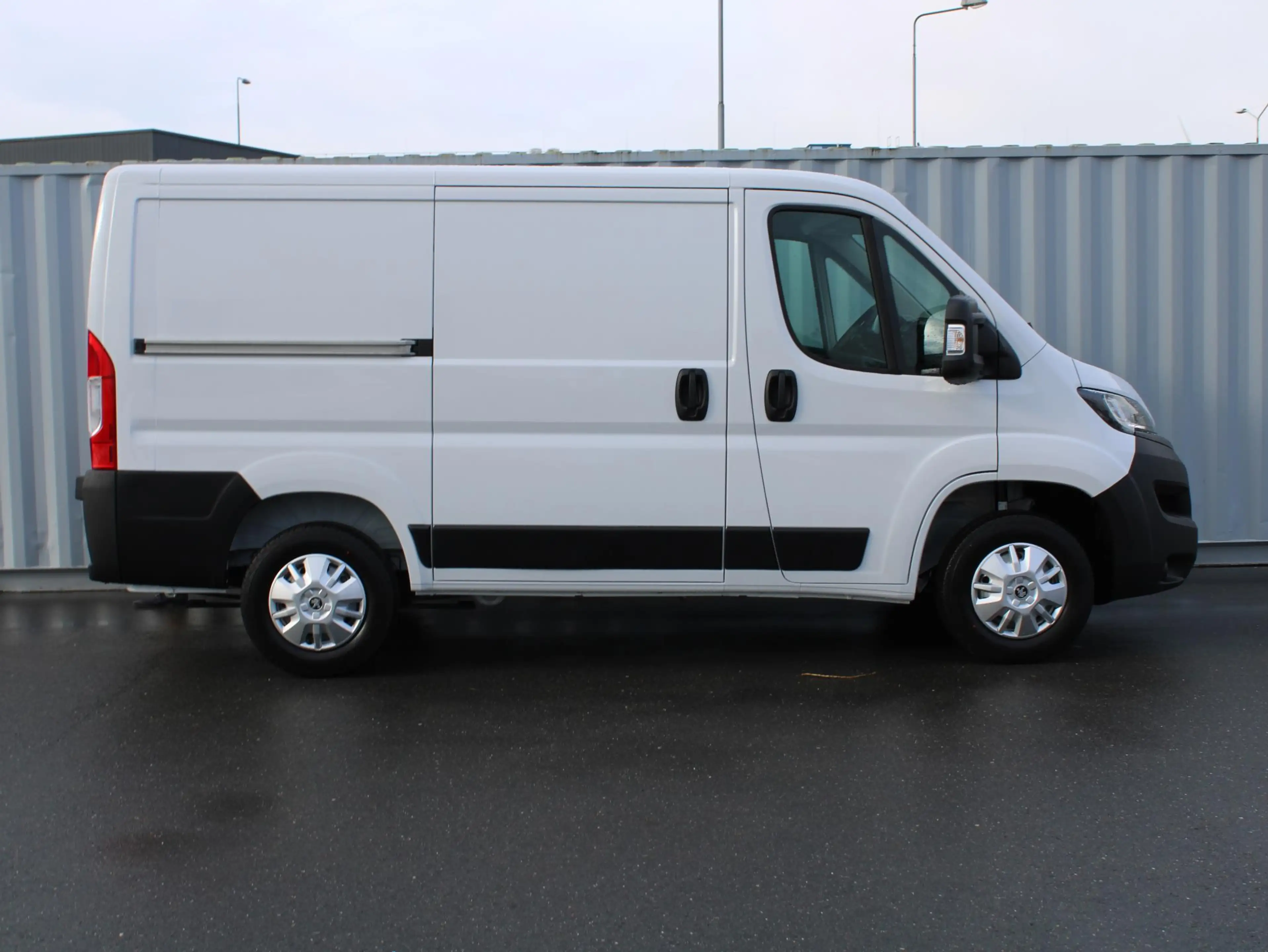 Peugeot Boxer 330 2.2 BlueHDi 120 L1H1 Asphalt TREKHAAK/NAVI/HEA — photo 8