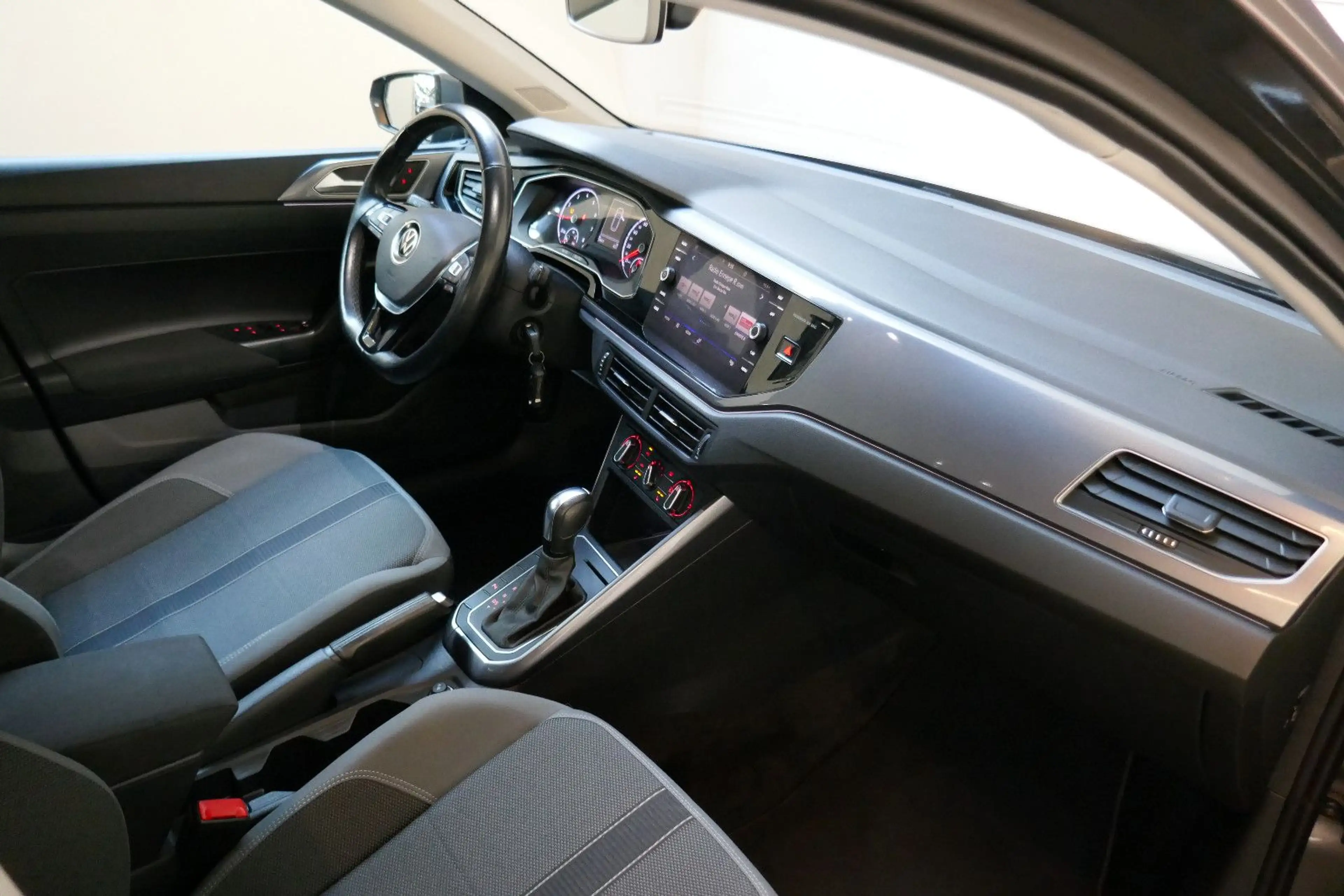 Volkswagen Polo VI Highline *NUR 59tkm*2.Hd.*AUTOMATIK* — photo 8