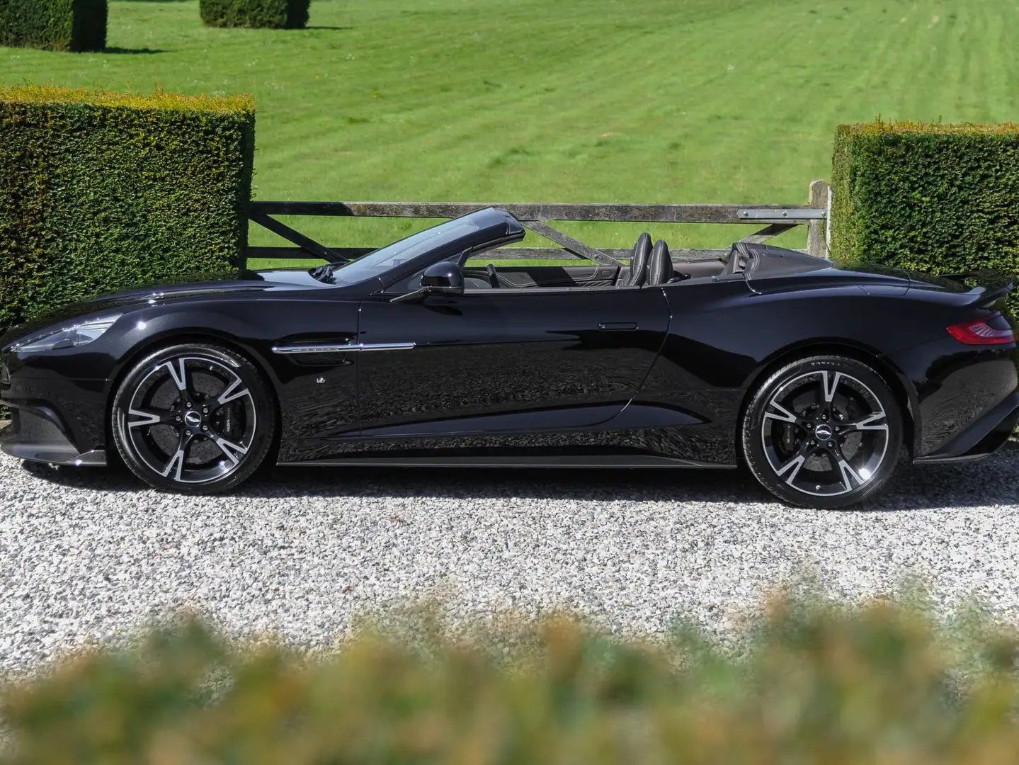 Aston Martin Vanquish S Volante / Carbon / Low mileage / 1 owner ... Schwarz - 1