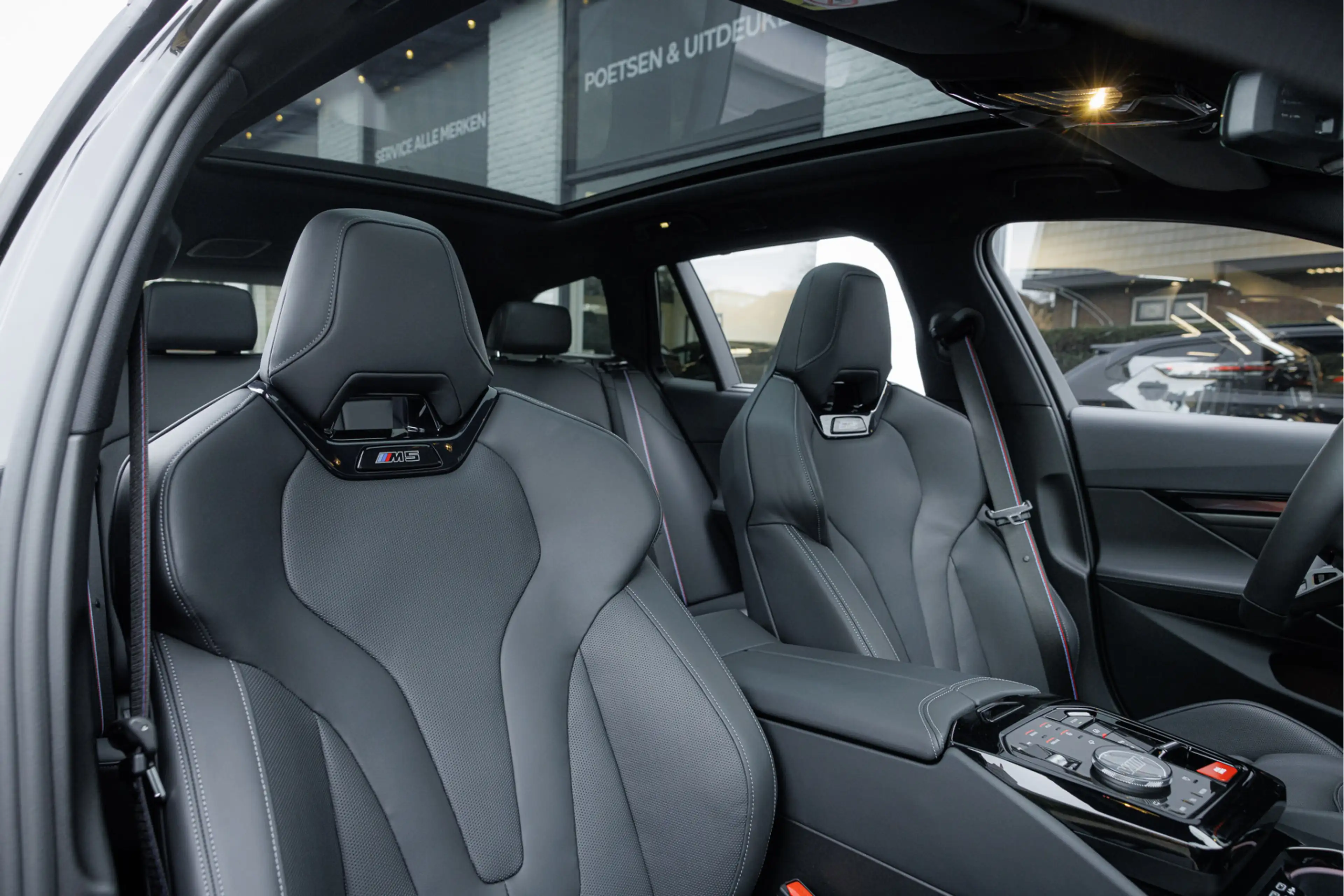 BMW M5 Touring 4.4 V8 xDrive M-Drivers Pack Pano - Bowers — photo 5
