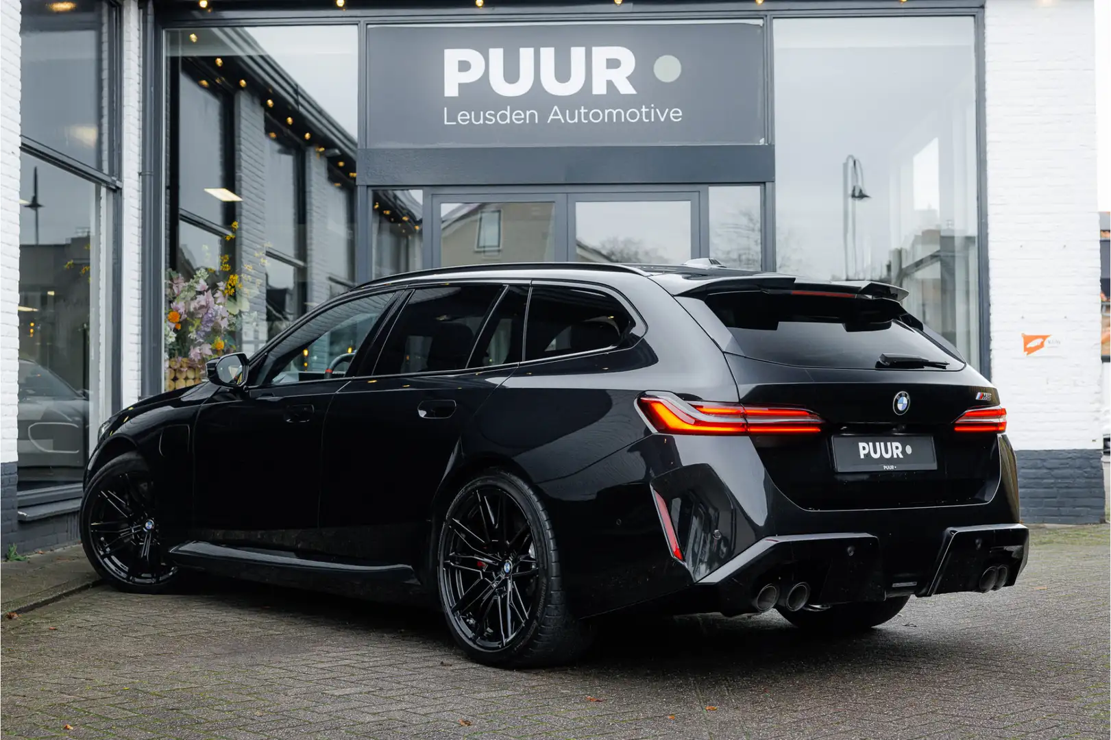 BMW M5 Touring 4.4 V8 xDrive M-Drivers Pack Pano - Bowers Schwarz - 2