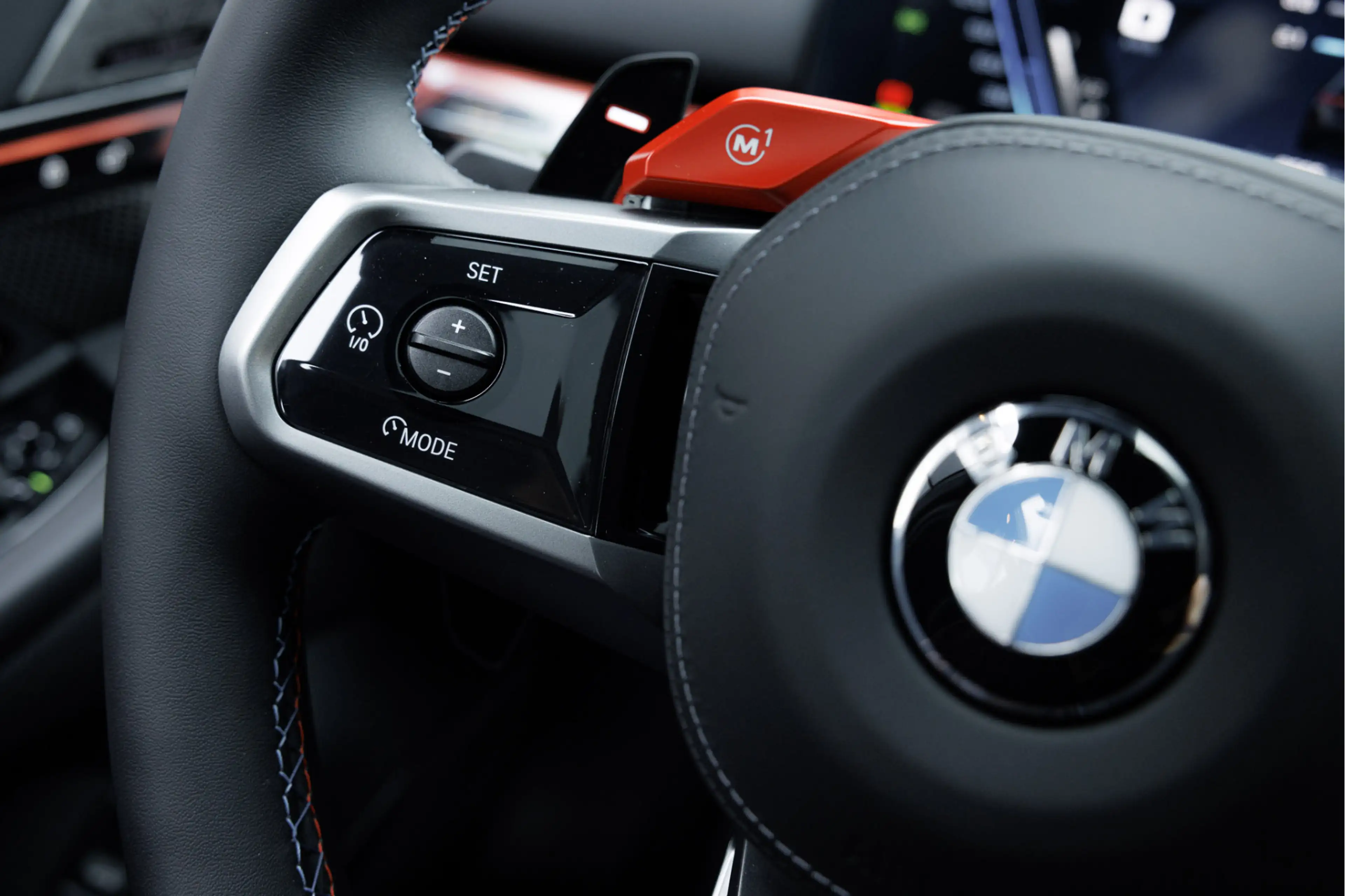 BMW M5 Touring 4.4 V8 xDrive M-Drivers Pack Pano - Bowers — photo 15