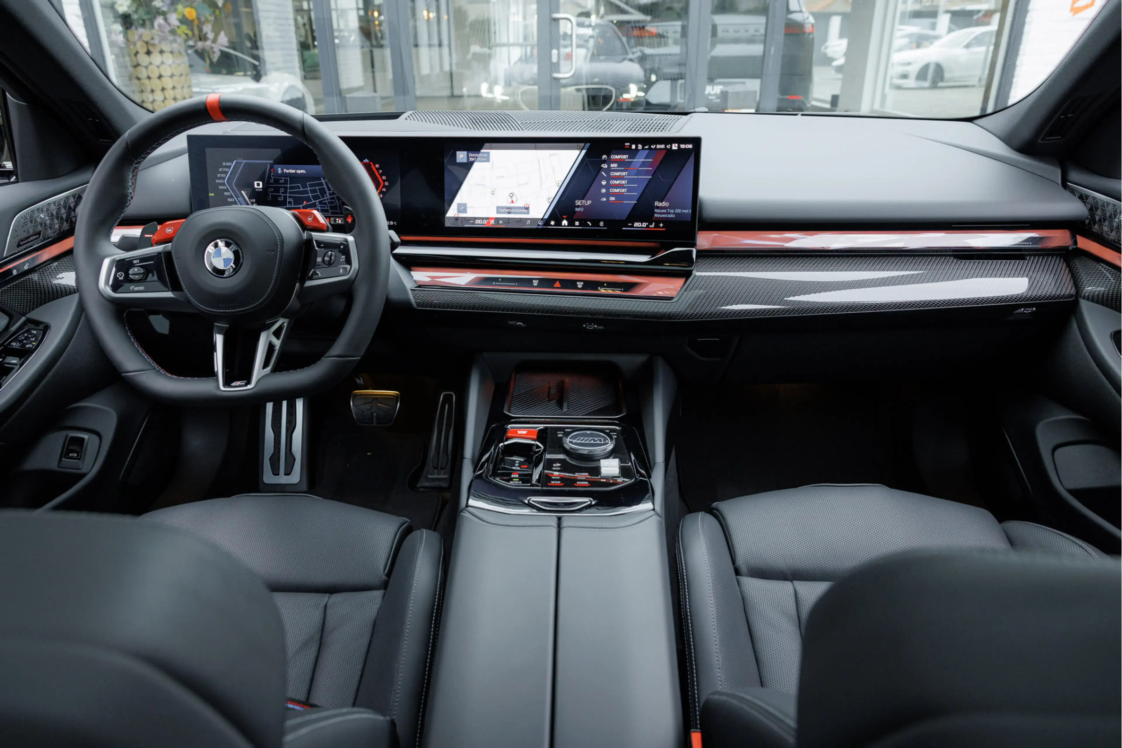 BMW M5 Touring 4.4 V8 xDrive M-Drivers Pack Pano - Bowers — photo 4