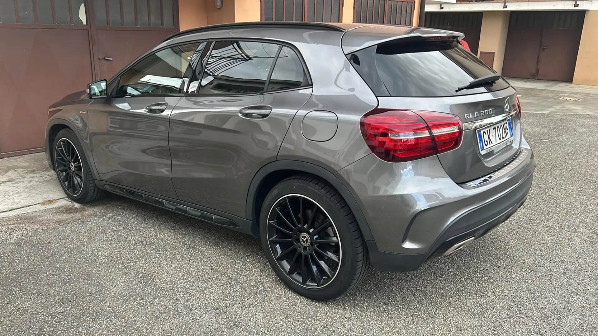 Mercedes-Benz GLA 200 Premium auto versione night edition - 2