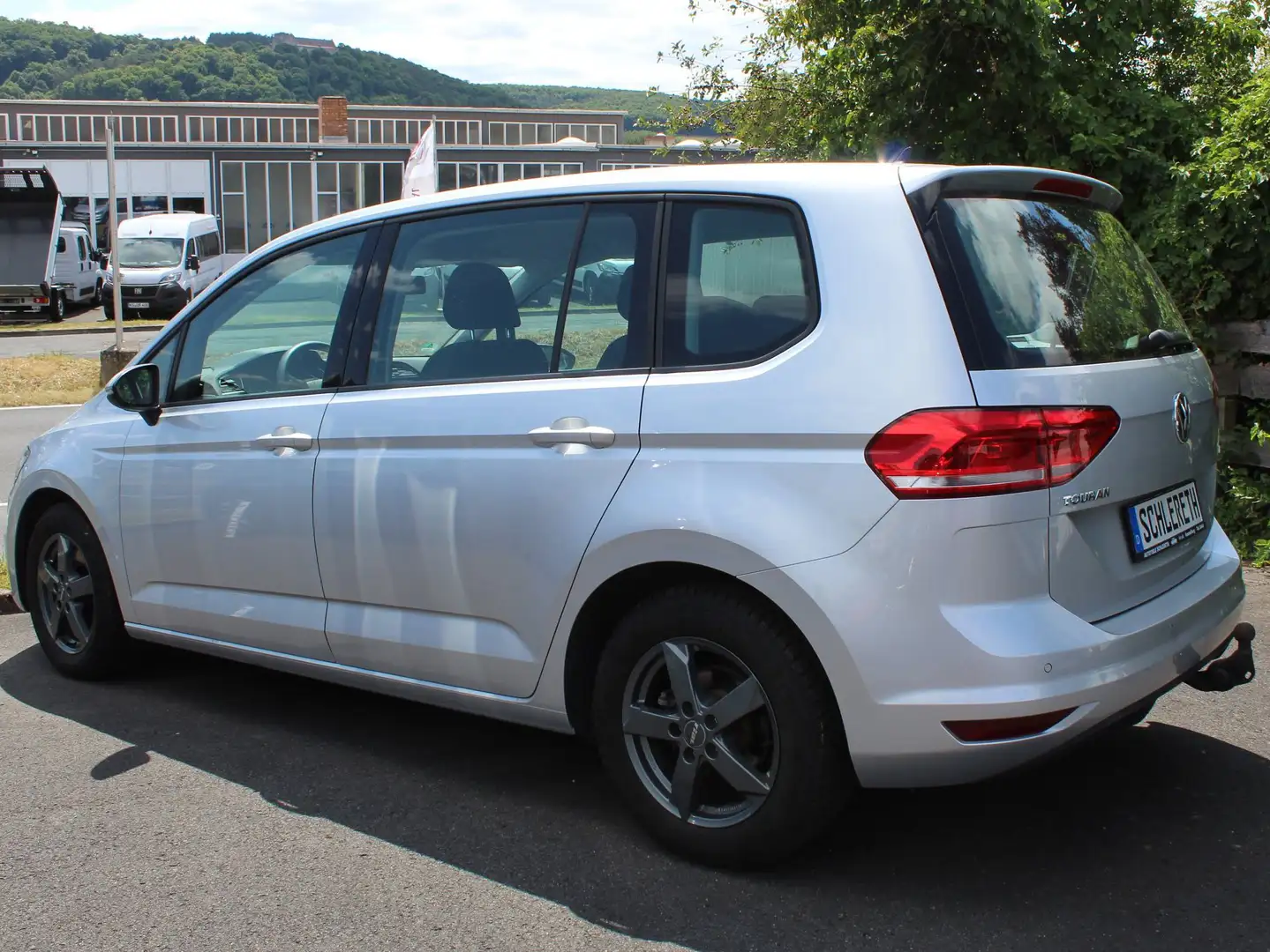 Volkswagen Touran Trendline BMT, HU+AU NEU, 68.800 km, 7 Sitze, AHK Silber - 2
