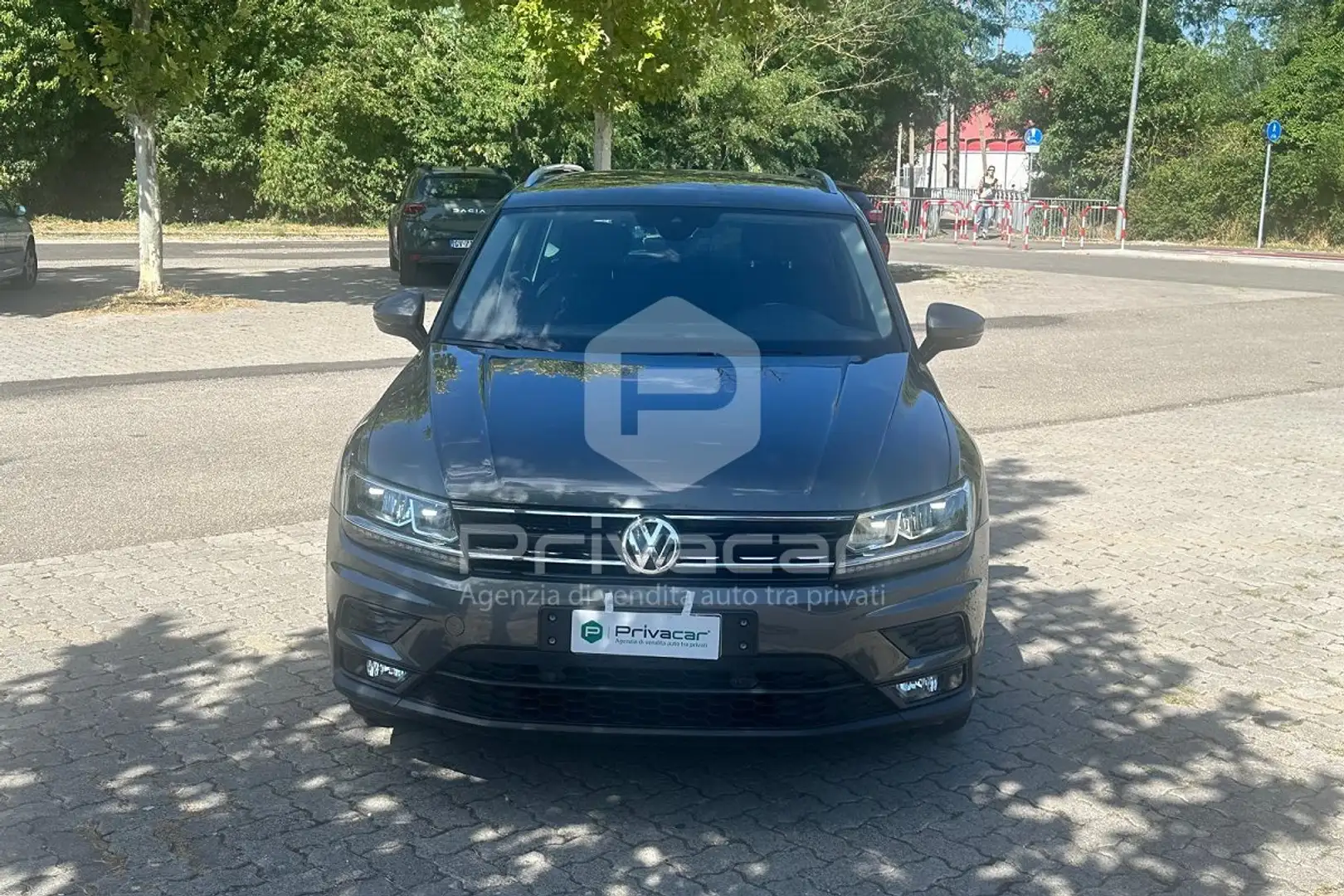 Volkswagen Tiguan Tiguan 1.6 TDI SCR Sport BlueMotion Technology Zilver - 2