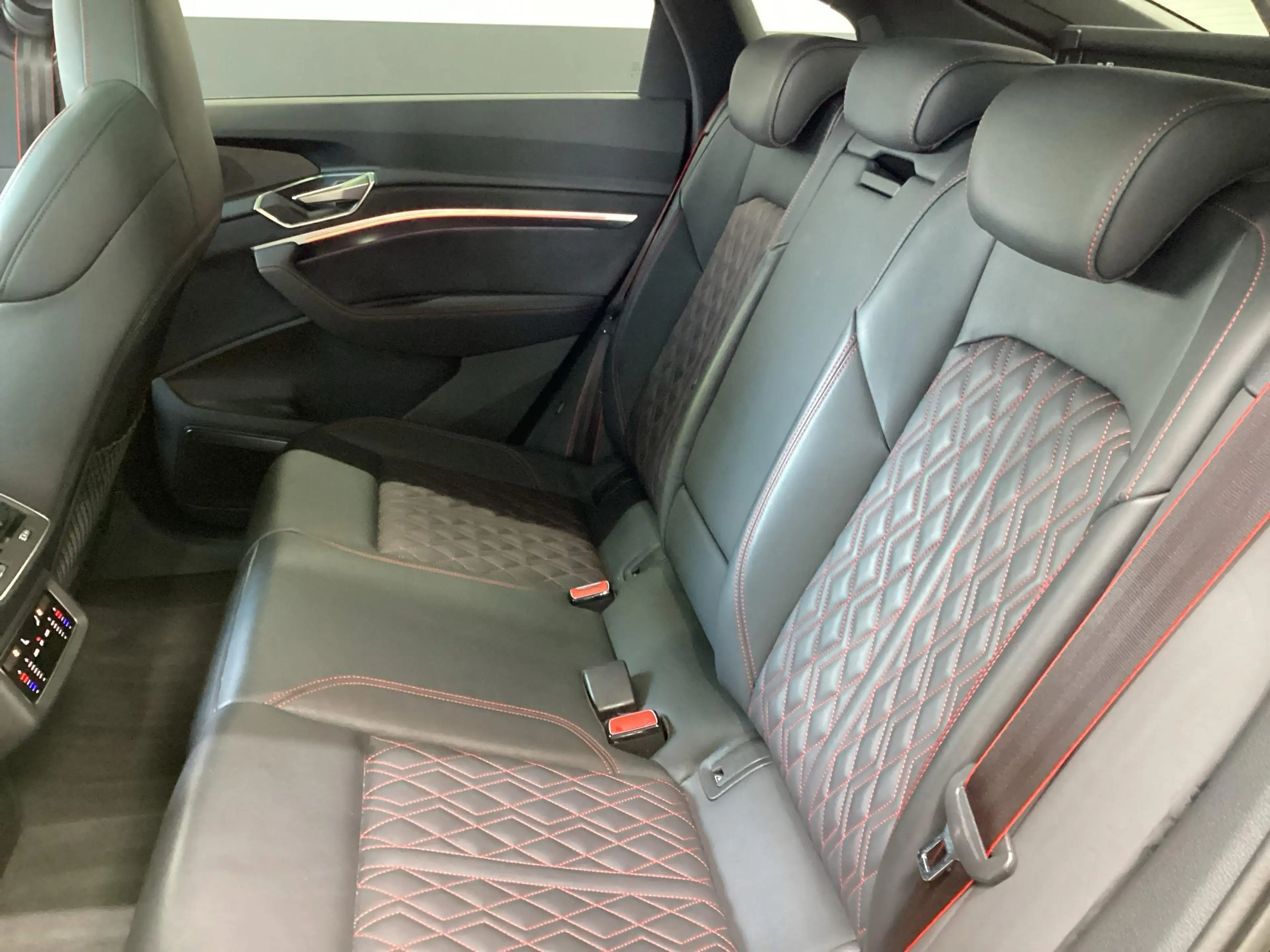 Audi Q8 Sportback e-tron S line 55 Pano AHK B&O Matrix — photo 10