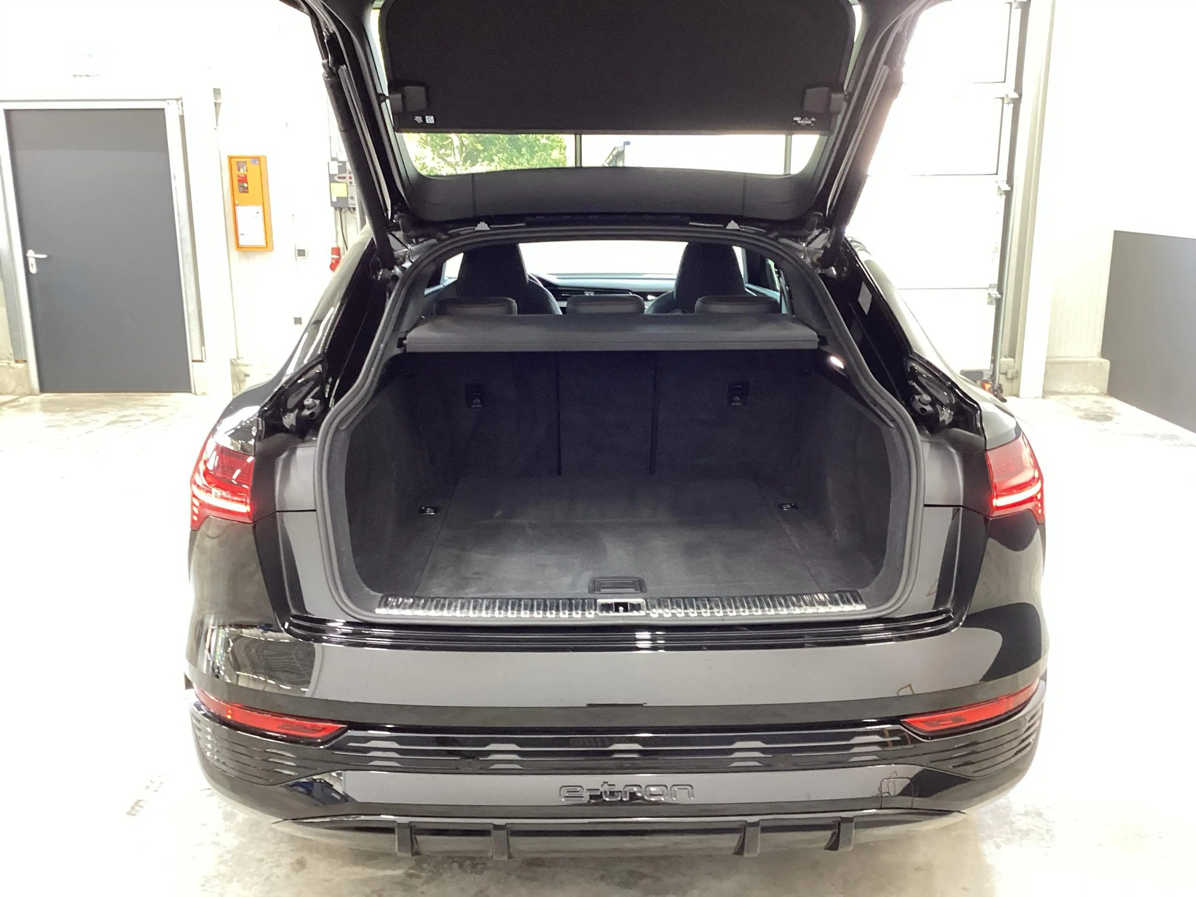 Audi Q8 Sportback e-tron S line 55 Pano AHK B&O Matrix — photo 11