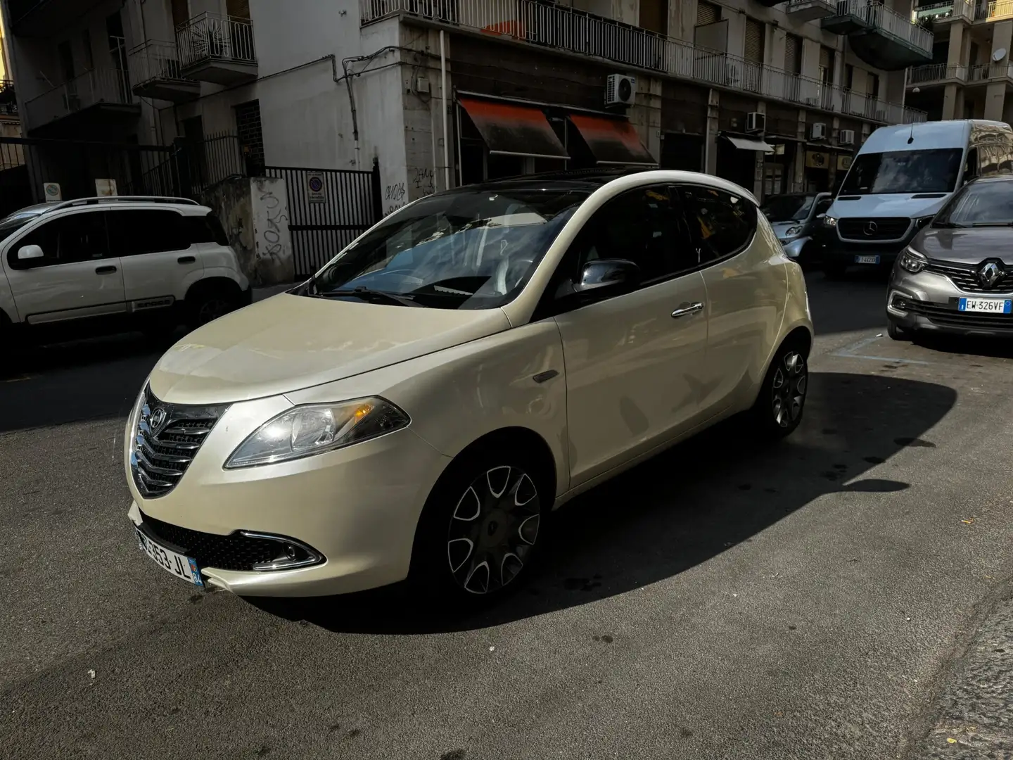 Lancia Ypsilon 1.3 MJT 16V 95 CV 5 porte S&S Platinum Bianco - 1