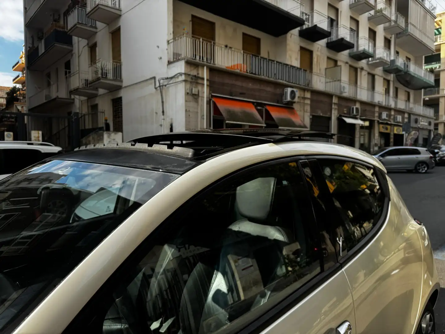 Lancia Ypsilon 1.3 MJT 16V 95 CV 5 porte S&S Platinum Bianco - 2