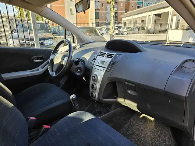 Toyota Yaris view 8