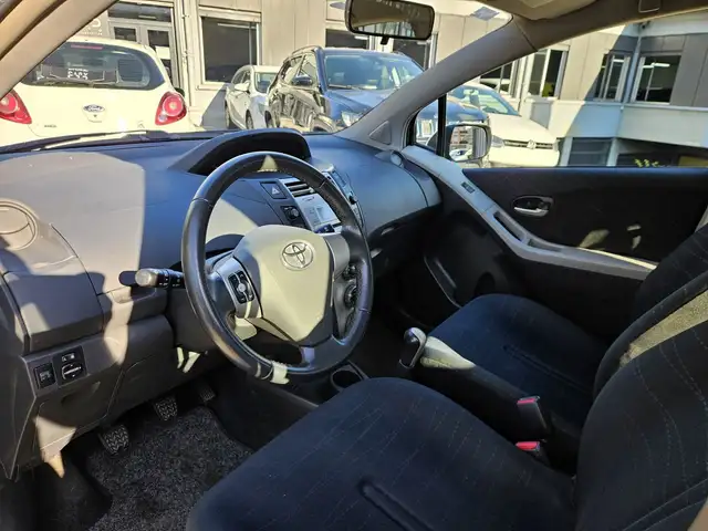 Toyota Yaris view 4