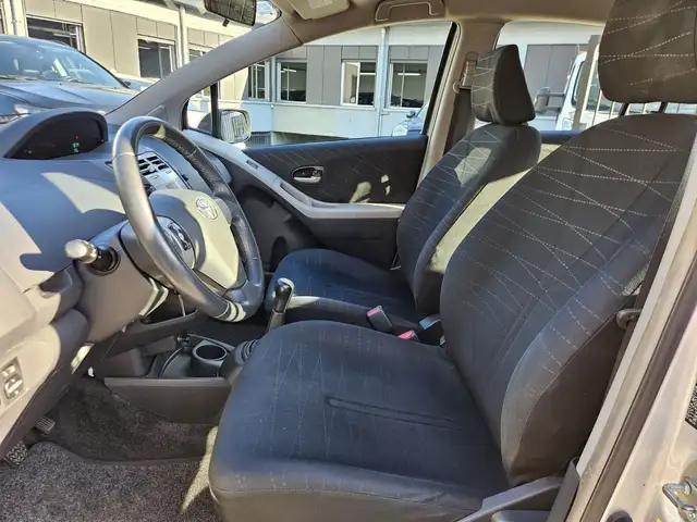 Toyota Yaris view 5