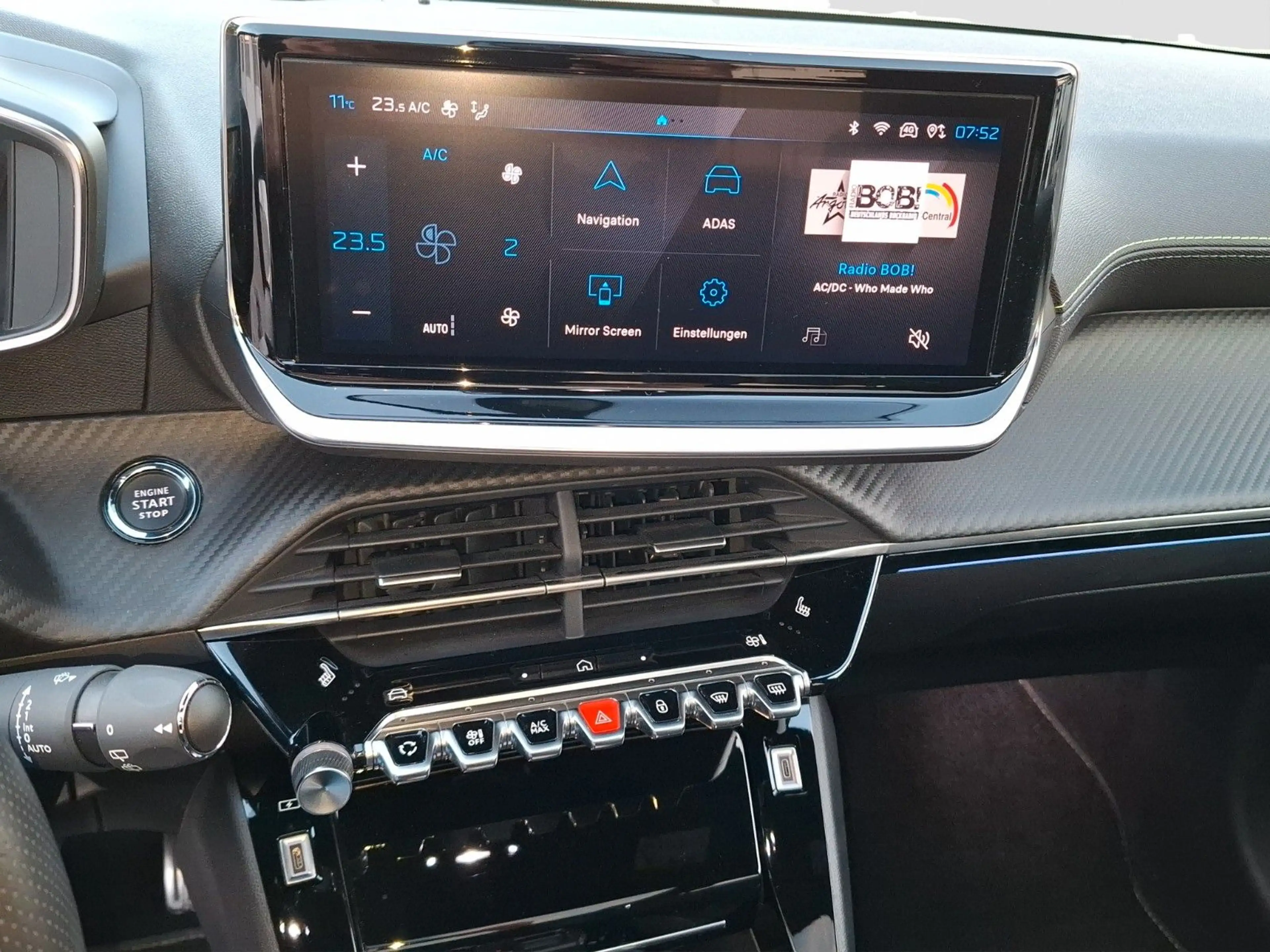 Peugeot 208 e- GT — photo 15