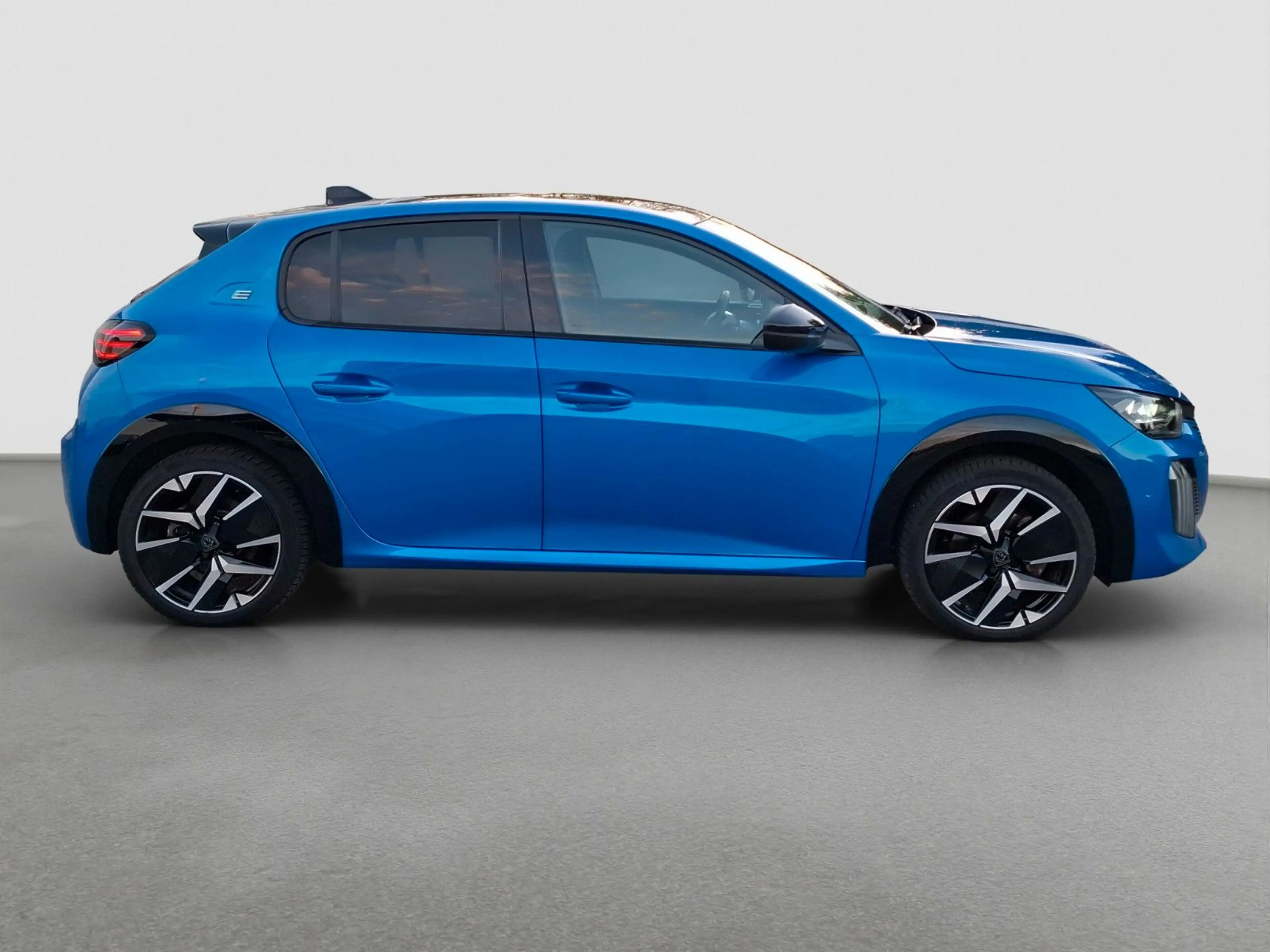 Peugeot 208 e- GT — photo 4