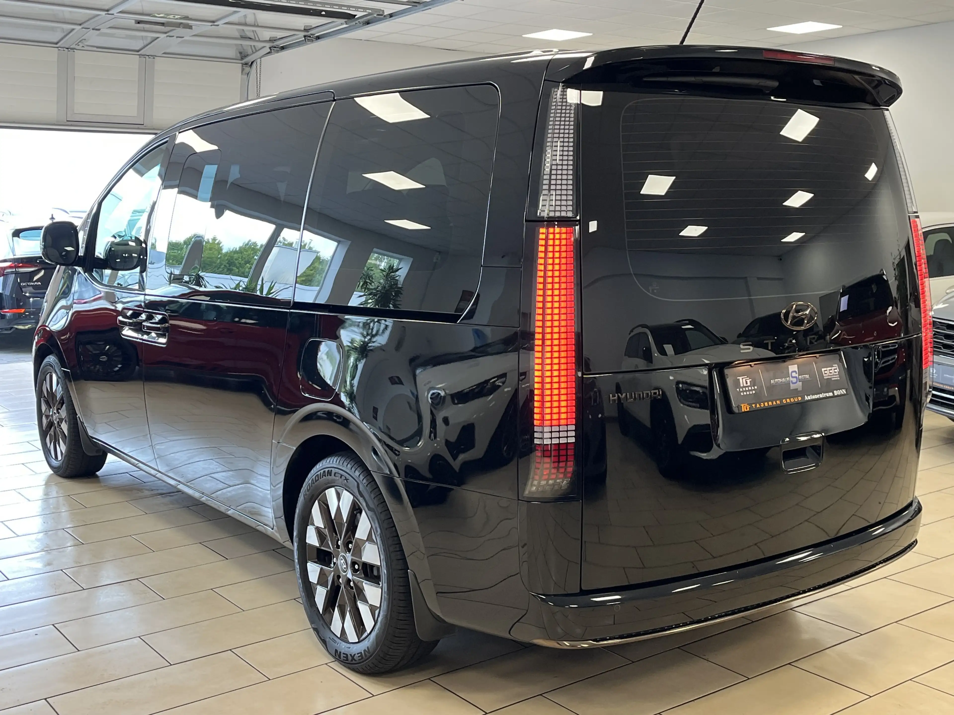 Hyundai STARIA Signature Leder*S-Dach*360Cam*4xSHZ*BOSE — photo 12