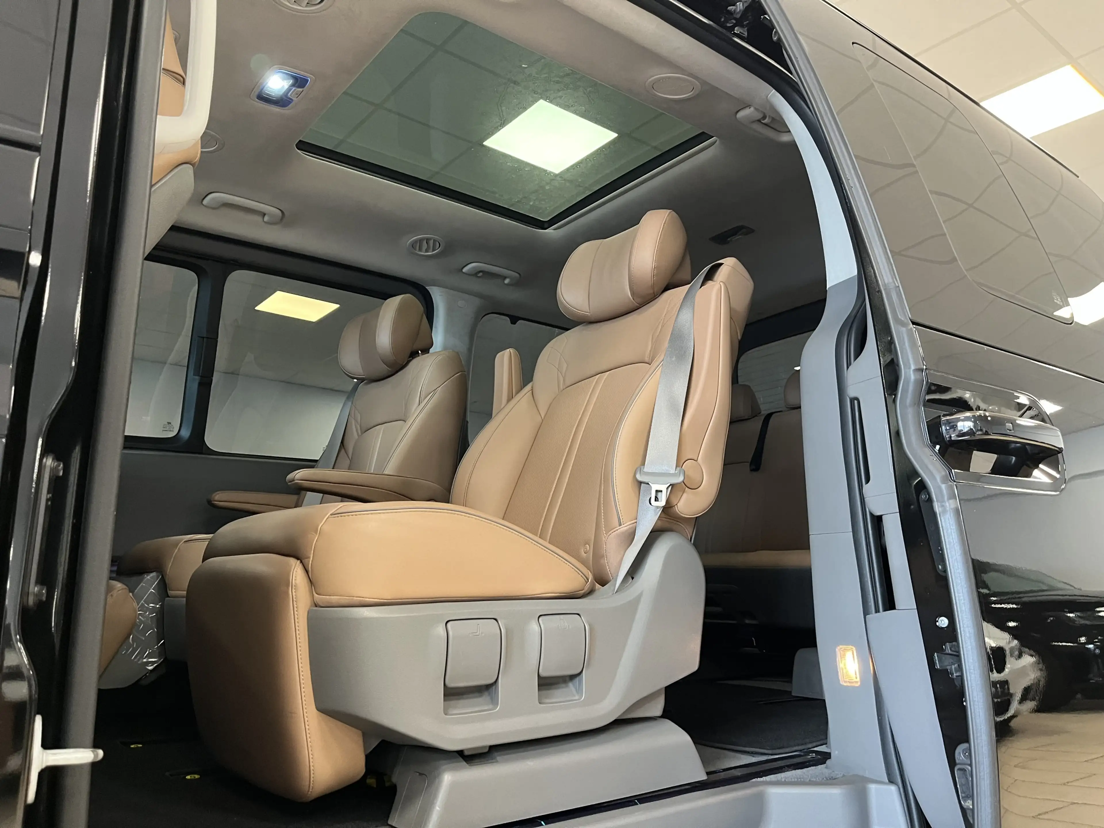 Hyundai STARIA Signature Leder*S-Dach*360Cam*4xSHZ*BOSE — photo 11