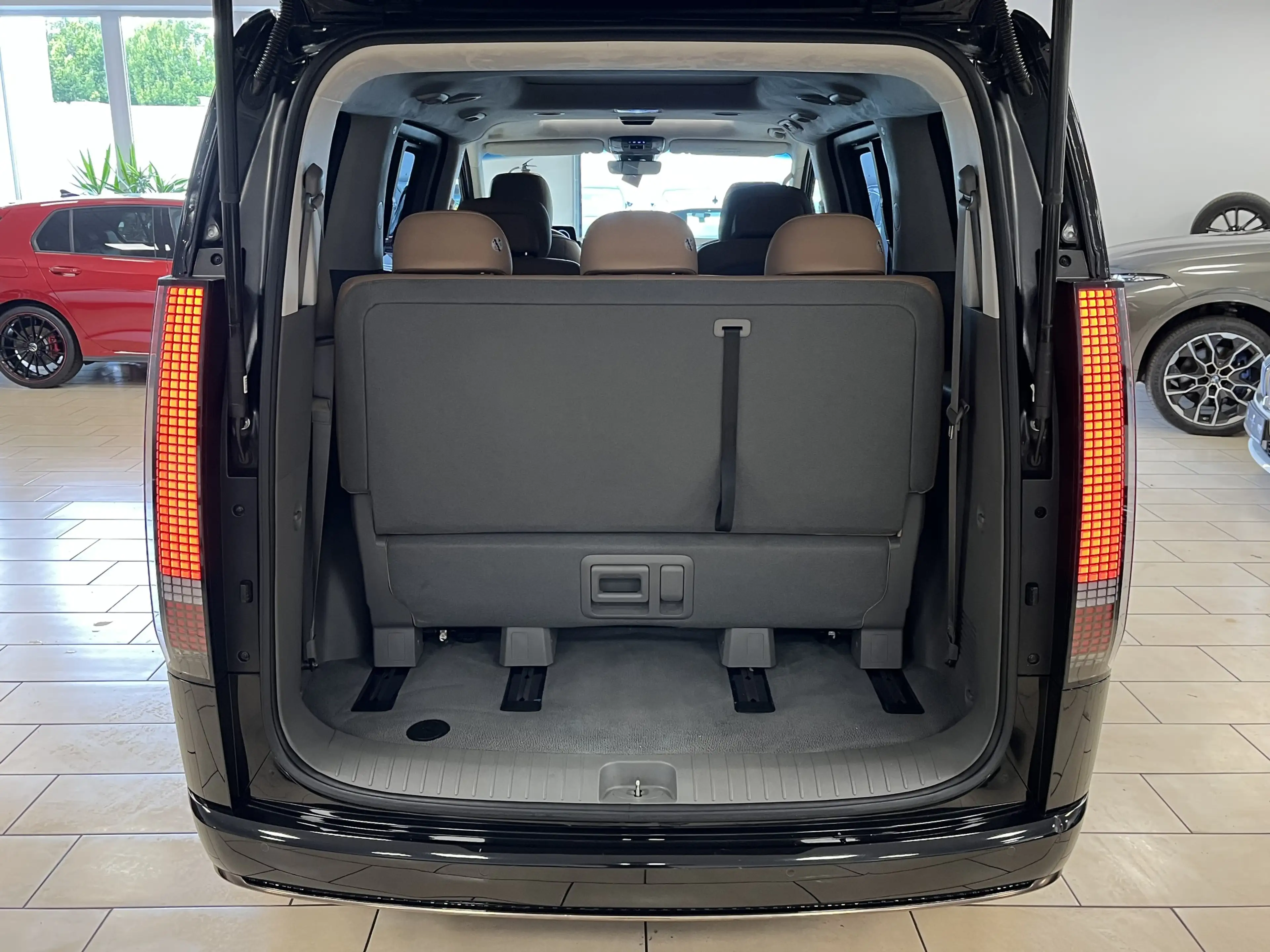 Hyundai STARIA Signature Leder*S-Dach*360Cam*4xSHZ*BOSE — photo 8