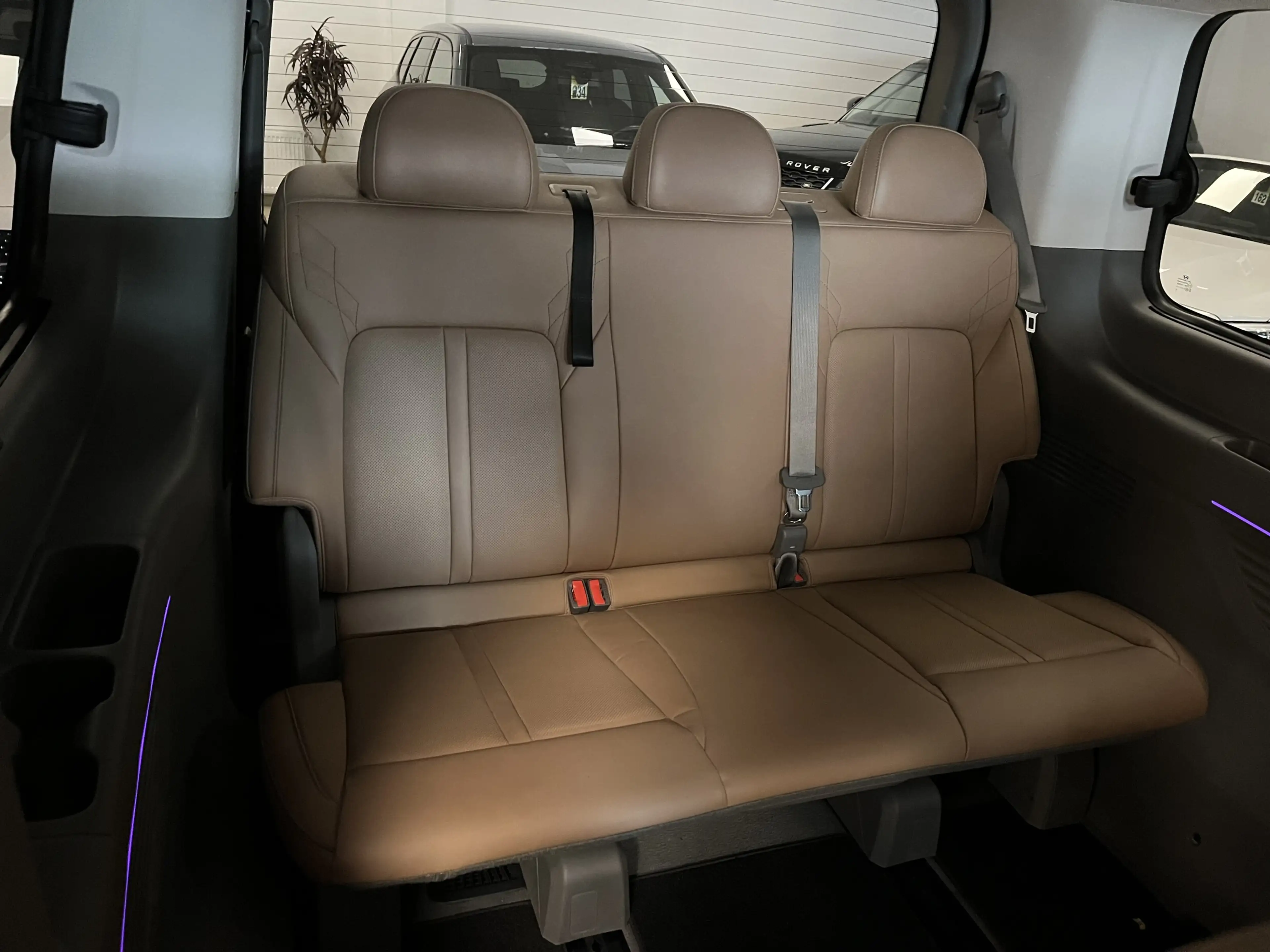 Hyundai STARIA Signature Leder*S-Dach*360Cam*4xSHZ*BOSE — photo 5
