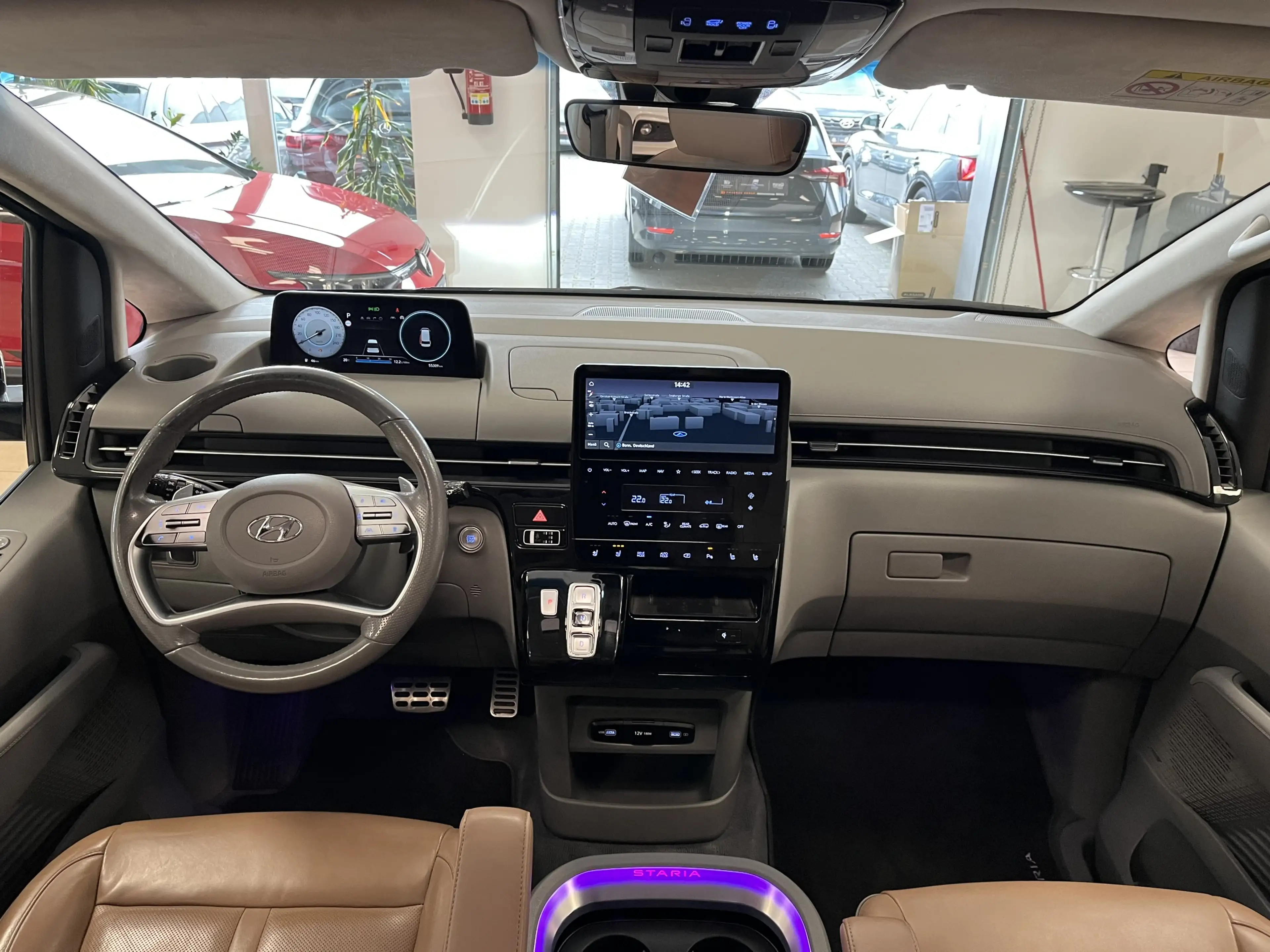 Hyundai STARIA Signature Leder*S-Dach*360Cam*4xSHZ*BOSE — photo 15
