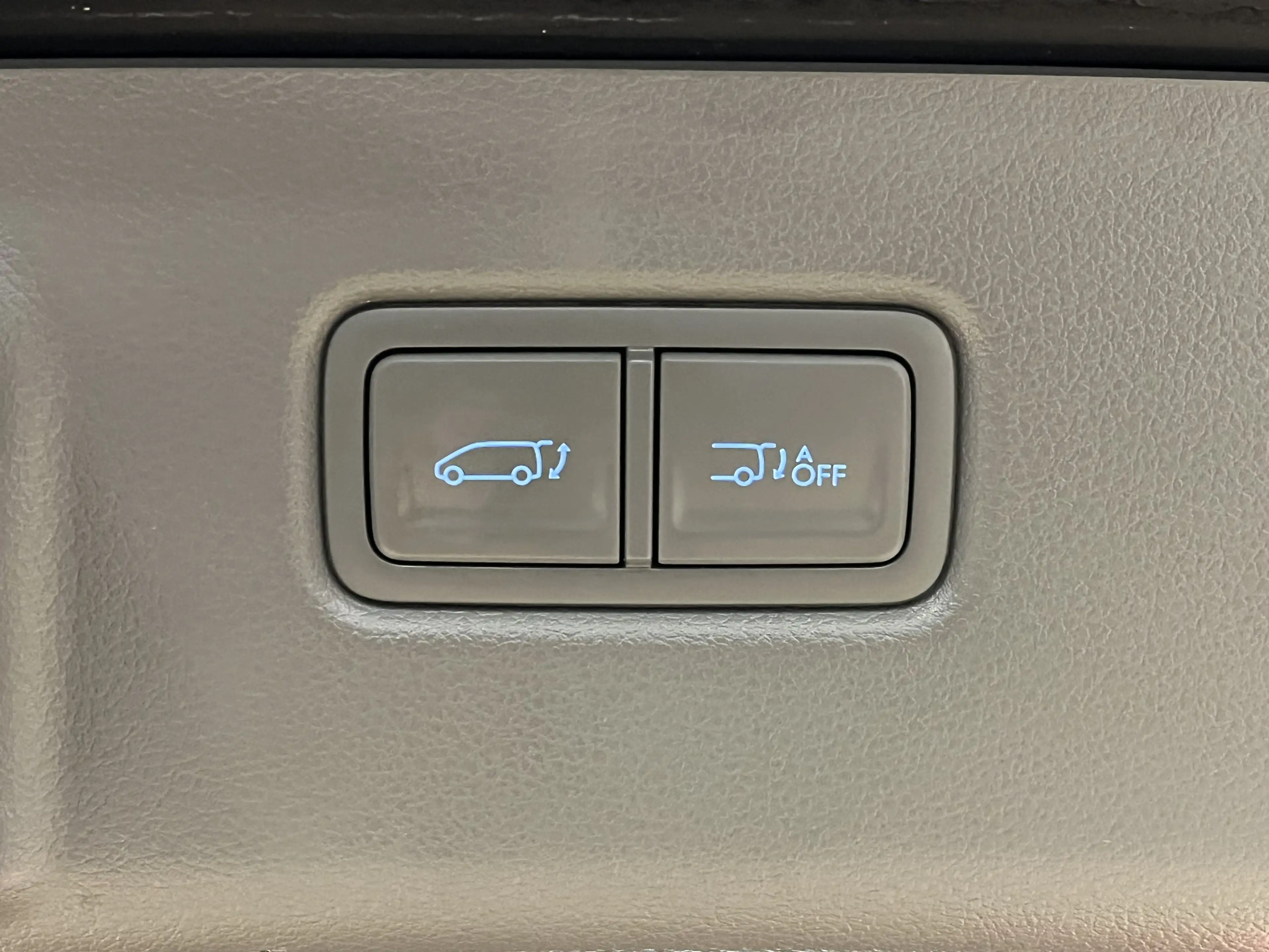 Hyundai STARIA Signature Leder*S-Dach*360Cam*4xSHZ*BOSE — photo 13