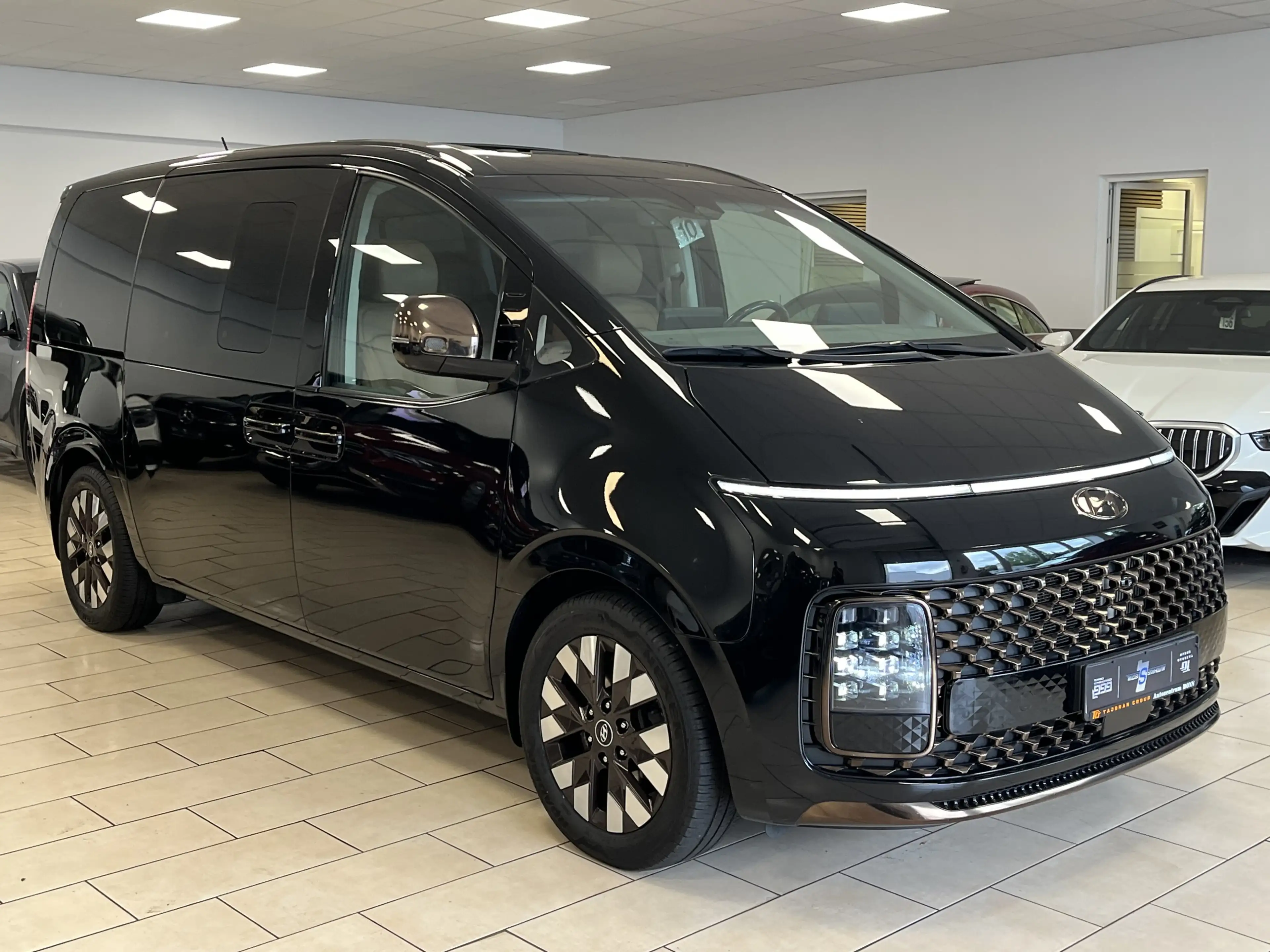 Hyundai STARIA Signature Leder*S-Dach*360Cam*4xSHZ*BOSE — photo 3