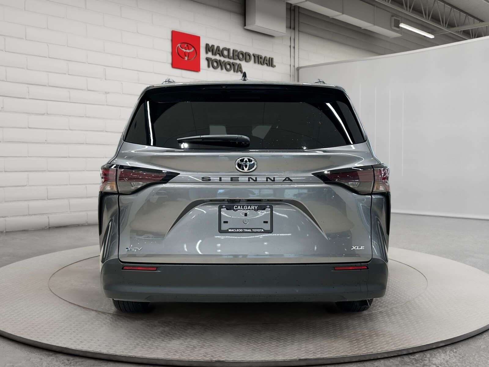 2026 Toyota Sienna XLE | No Accidents | 7-passenger | Four-Zone Clima — снимка 1