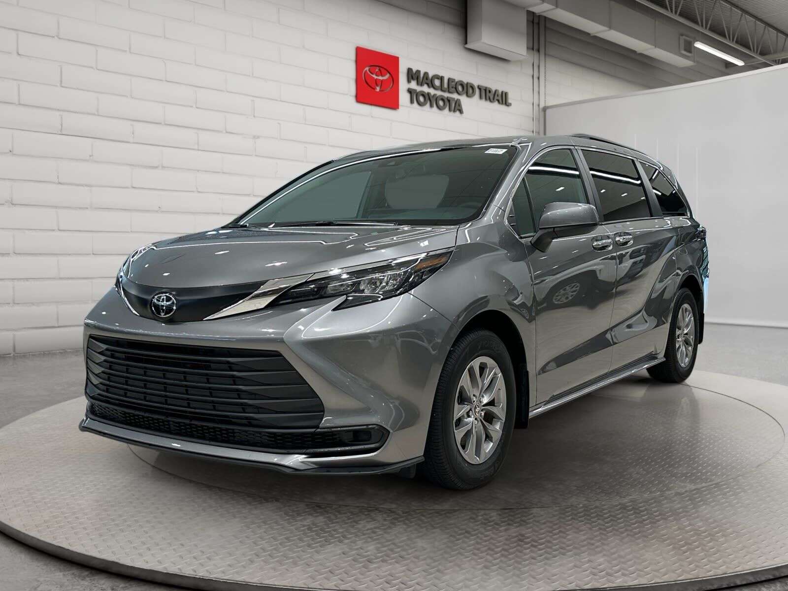 2026 Toyota Sienna XLE | No Accidents | 7-passenger | Four-Zone Clima