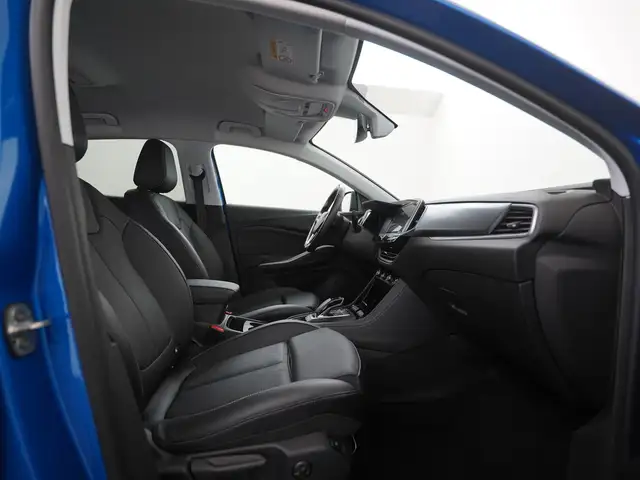 Opel Grandland view 3