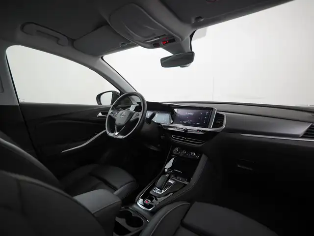 Opel Grandland view 2