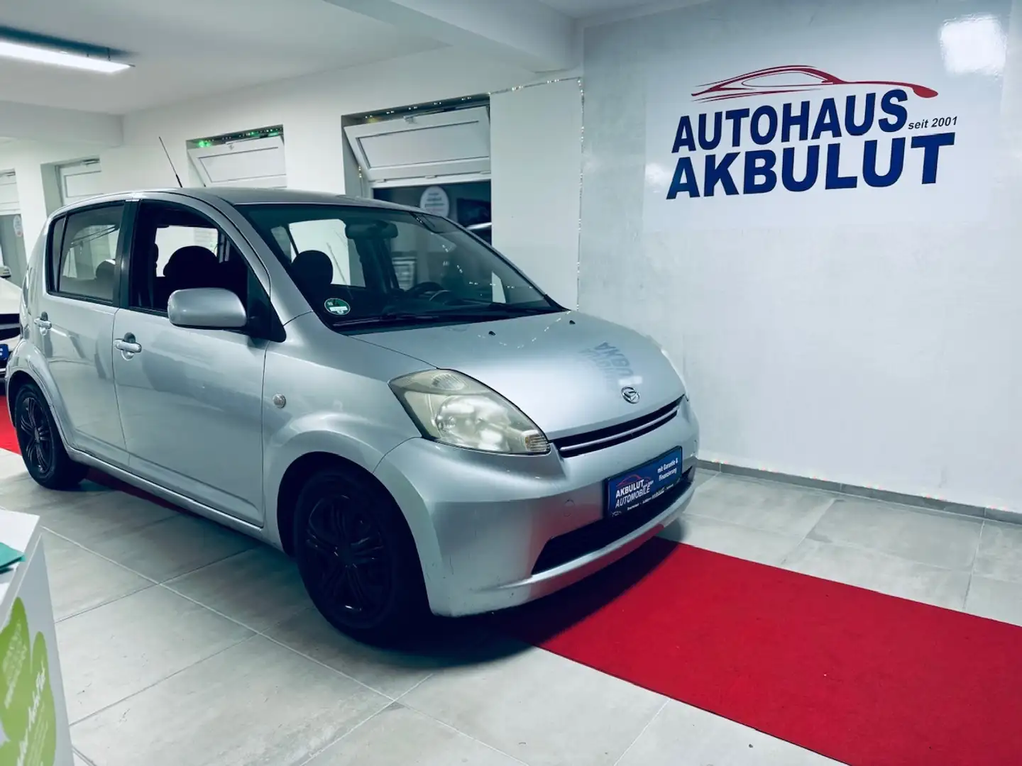 Daihatsu Sirion 1.0*Finanzierung+Garantie+Inspektion+05.2026 TUV* Zilver - 1