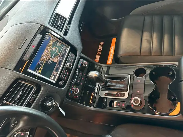 Volkswagen Touareg view 12
