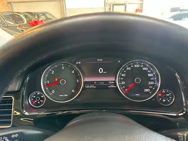 Volkswagen Touareg view 13