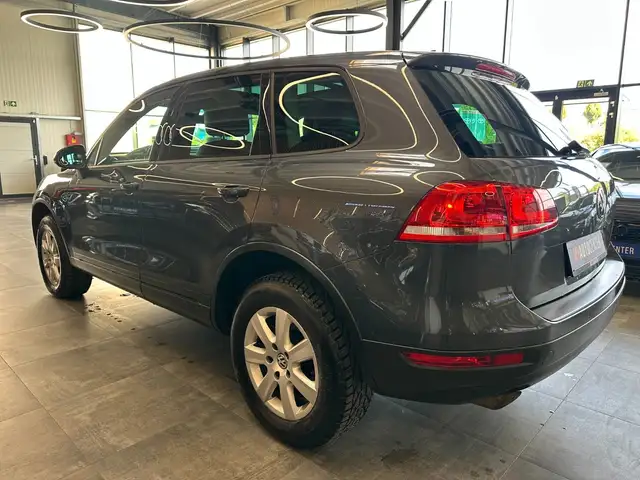 Volkswagen Touareg view 25
