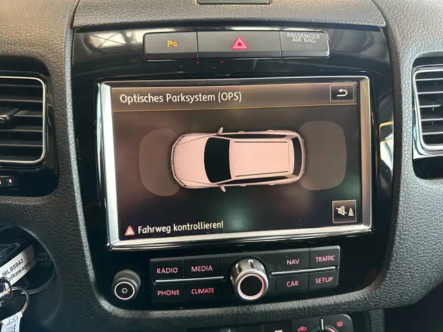 Volkswagen Touareg view 15