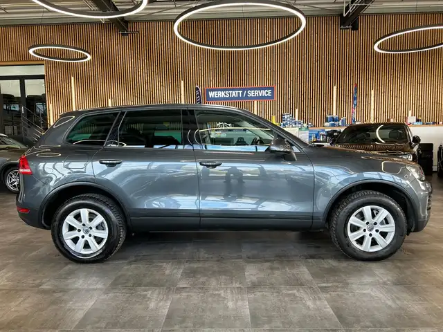 Volkswagen Touareg view 16