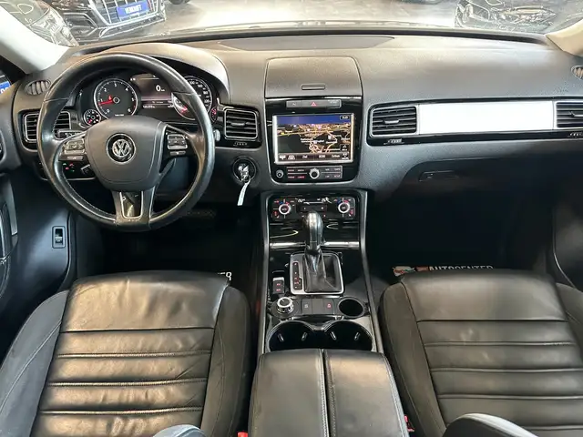 Volkswagen Touareg view 6