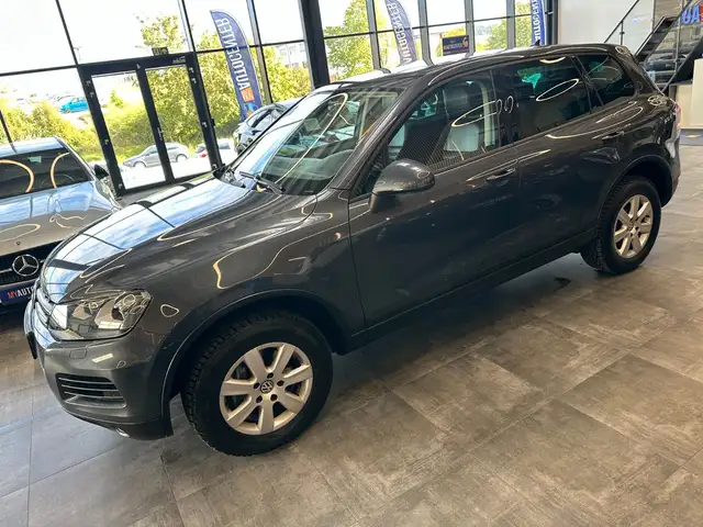 Volkswagen Touareg view 24