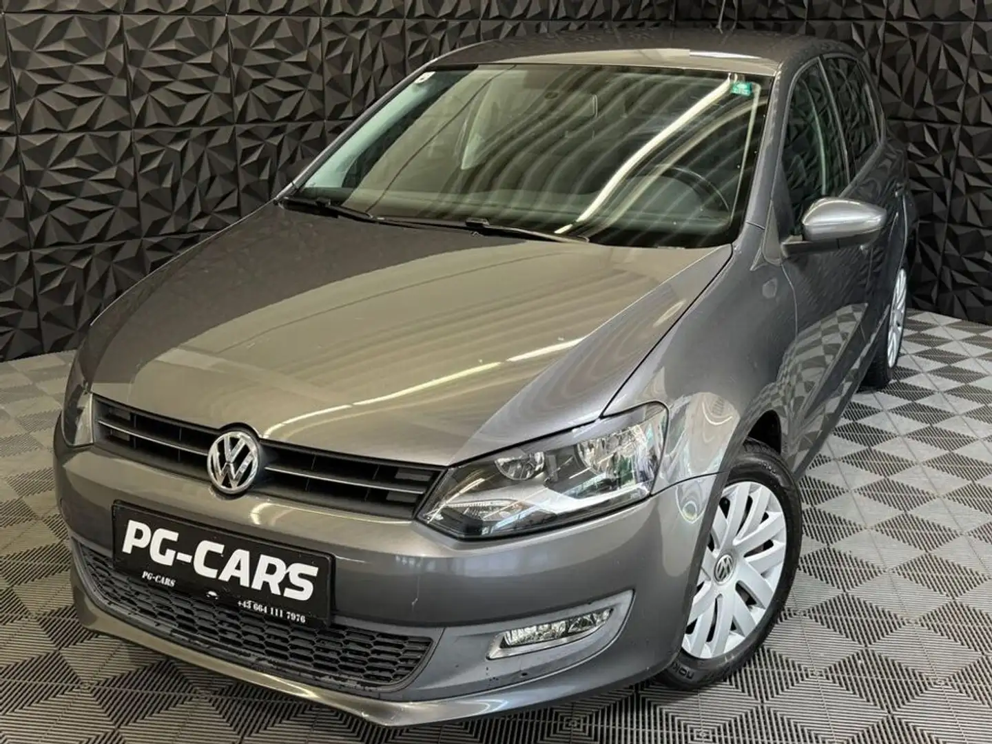 Volkswagen Polo 1.2 4Friends Серый - 1