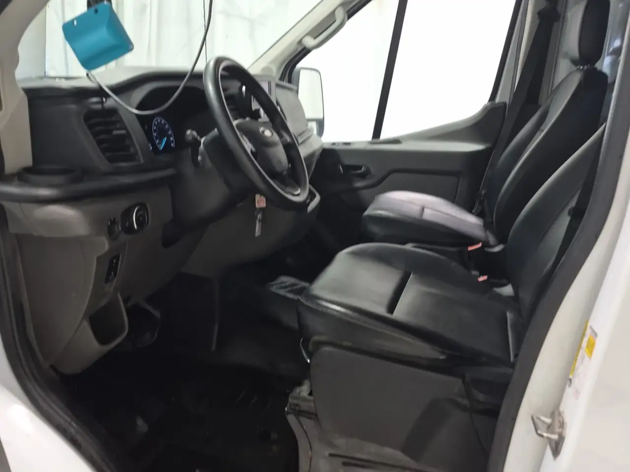 Ford Transit Cargo Van снимка Ford Transit Cargo Van