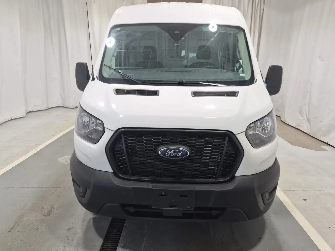 Ford Transit Cargo Van снимка Ford Transit Cargo Van