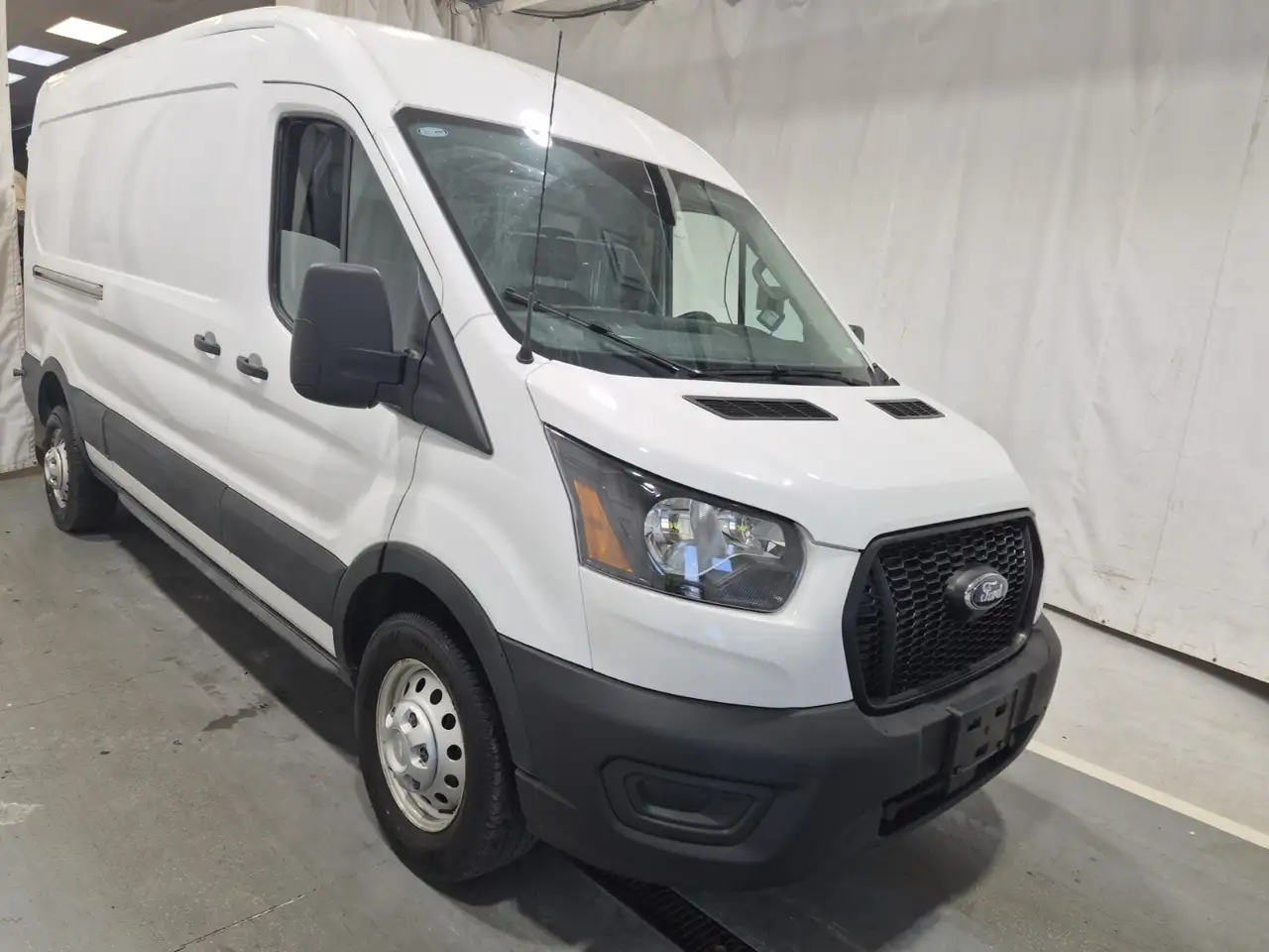 Ford Transit Cargo Van снимка Ford Transit Cargo Van