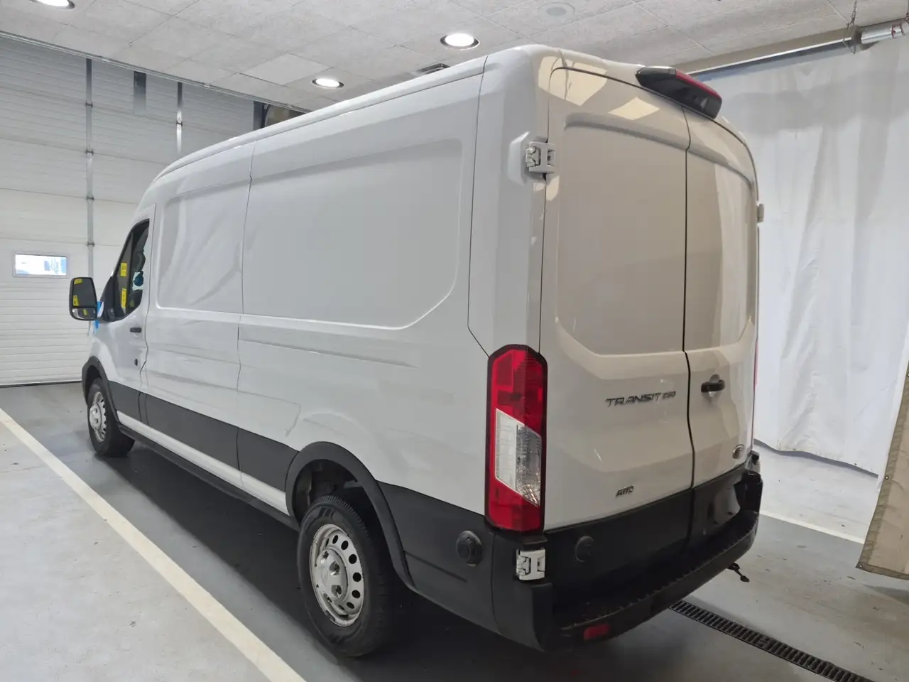 Ford Transit Cargo Van снимка Ford Transit Cargo Van