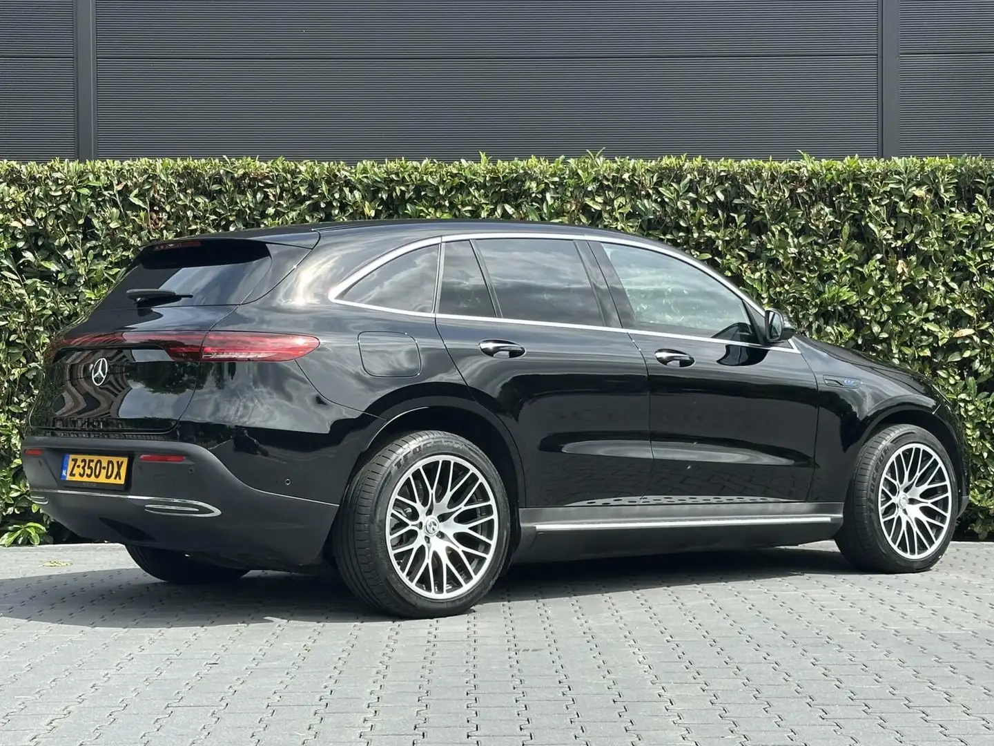 Mercedes-Benz EQC 400 4MATIC Business Solution 80 kWh, NAVI, CRUISE, KEY Noir - 2