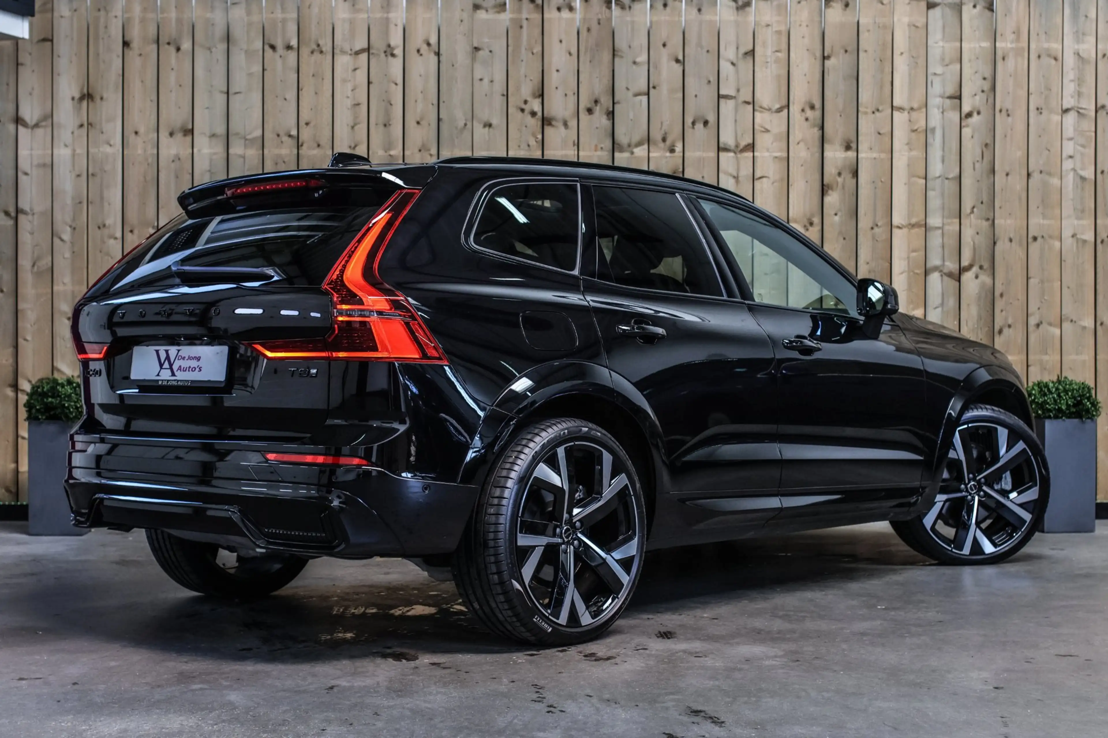 Volvo XC60 2.0 T8 Plug-in hybrid AWD Ultra Black Edition *B&W — photo 2