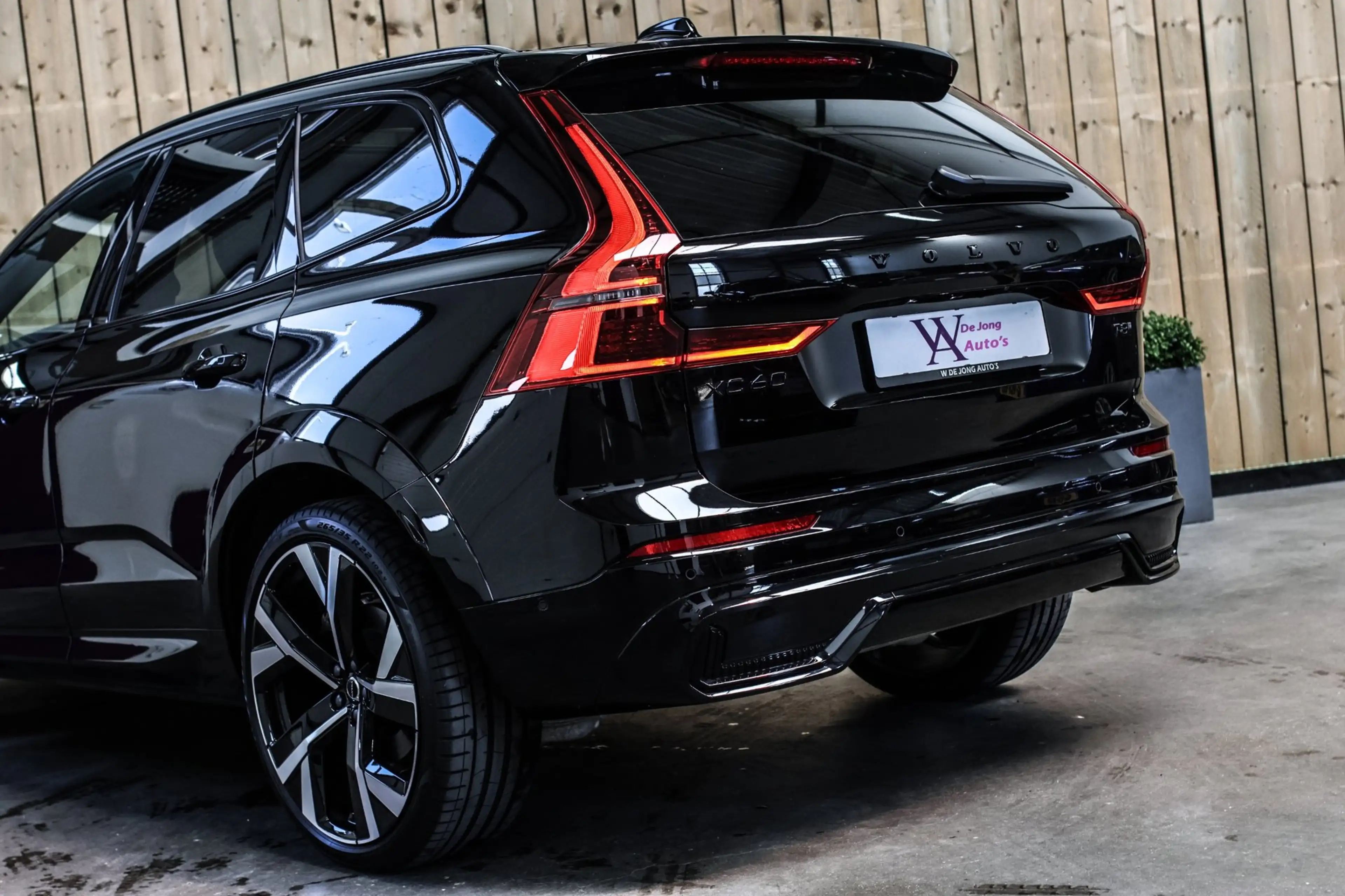 Volvo XC60 2.0 T8 Plug-in hybrid AWD Ultra Black Edition *B&W — photo 26