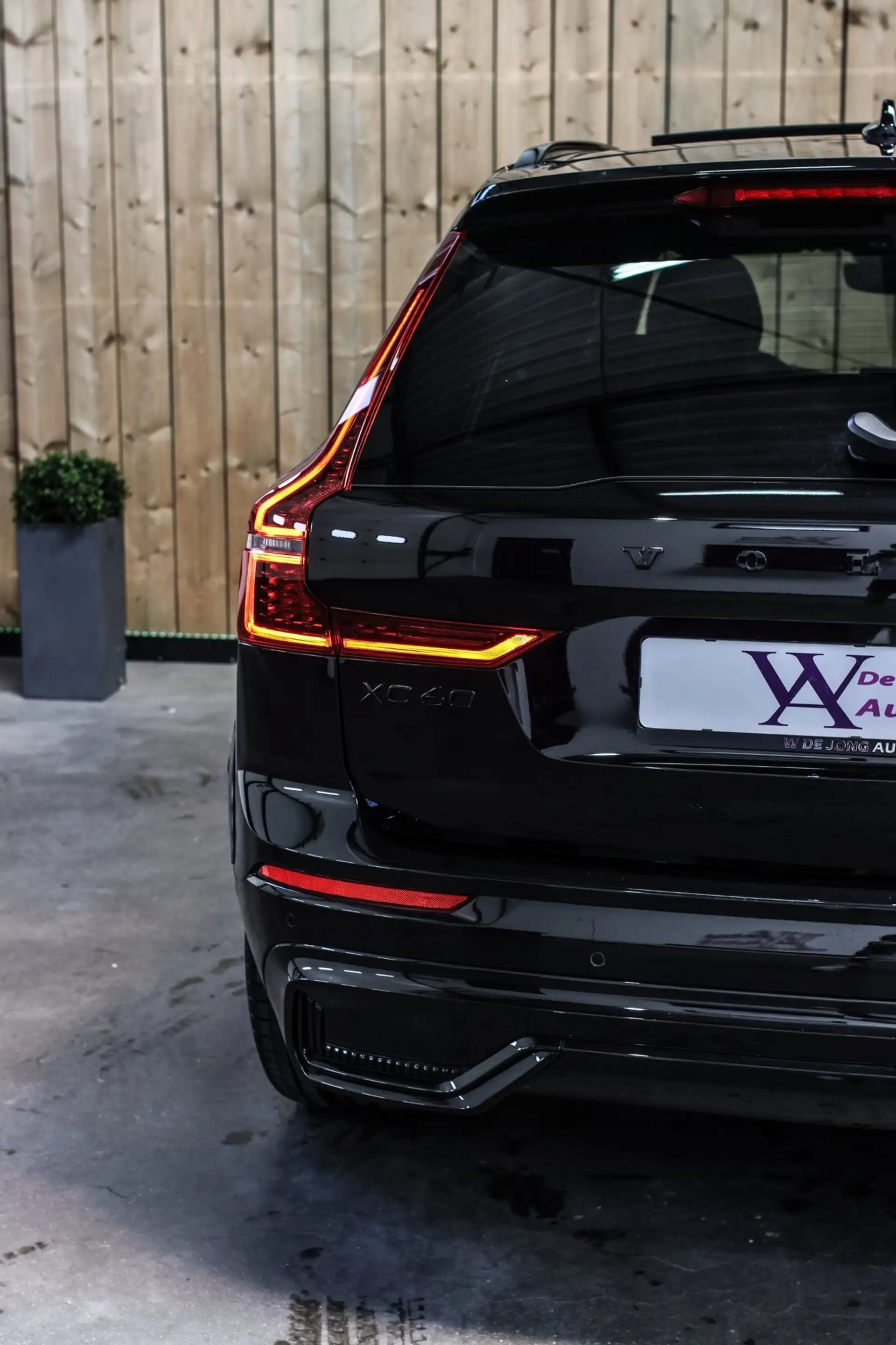 Volvo XC60 2.0 T8 Plug-in hybrid AWD Ultra Black Edition *B&W — photo 19
