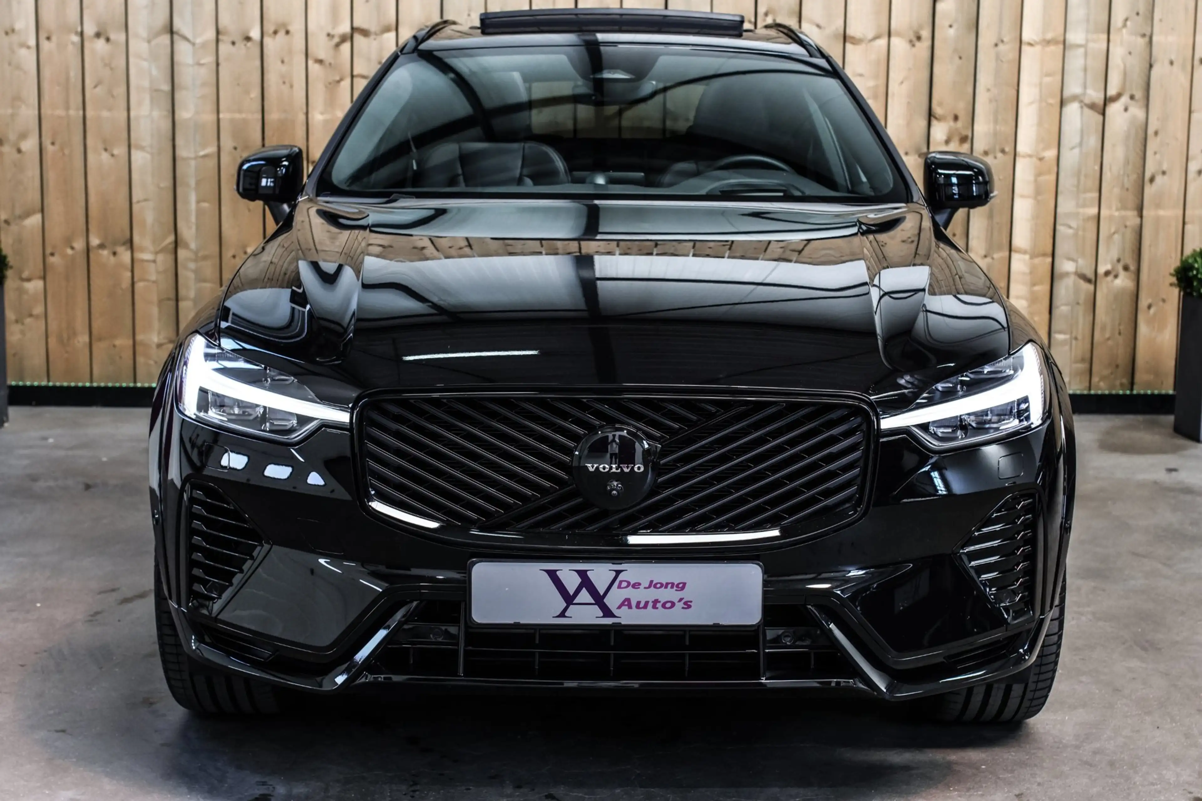 Volvo XC60 2.0 T8 Plug-in hybrid AWD Ultra Black Edition *B&W — photo 8