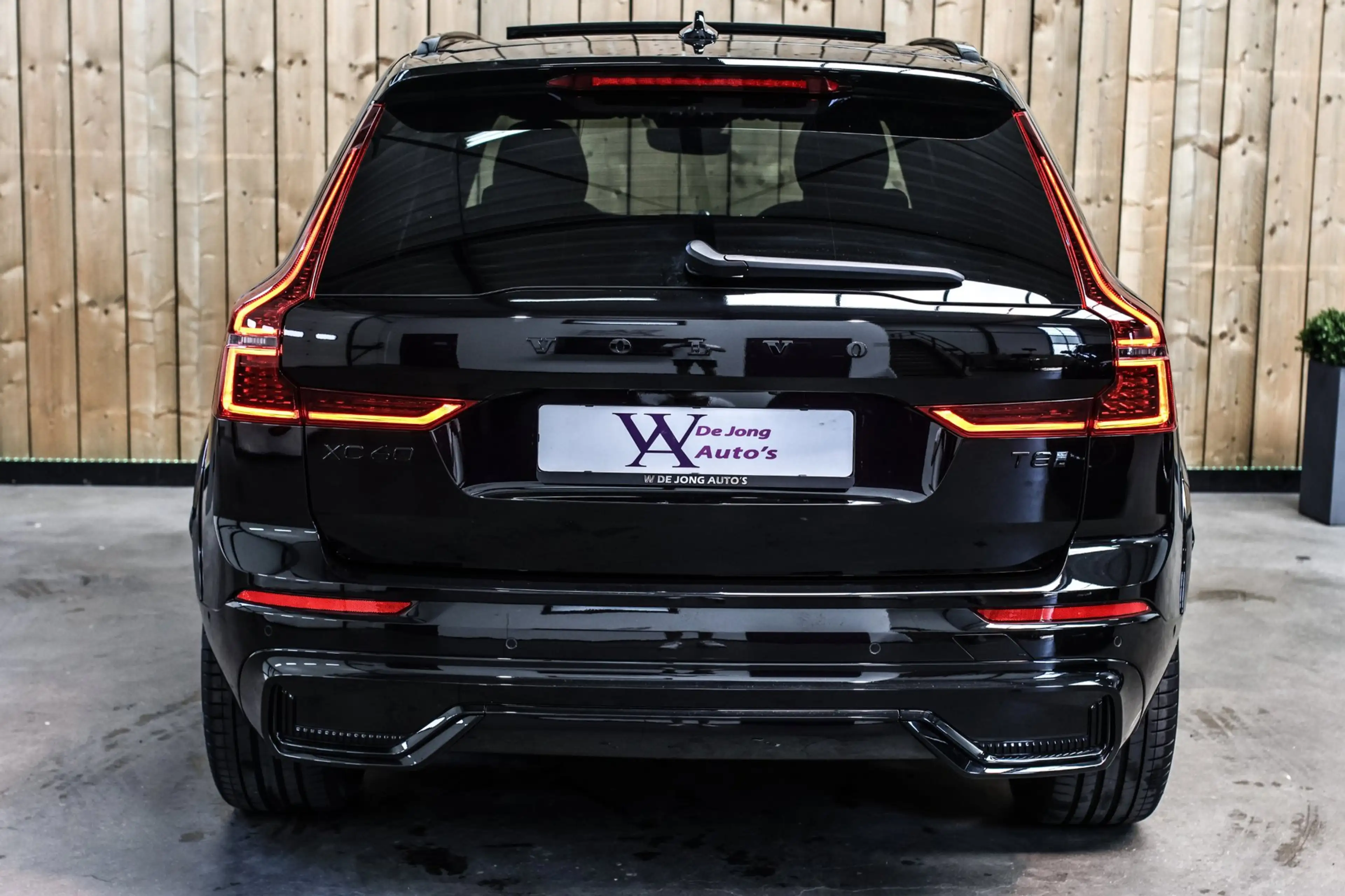 Volvo XC60 2.0 T8 Plug-in hybrid AWD Ultra Black Edition *B&W — photo 18
