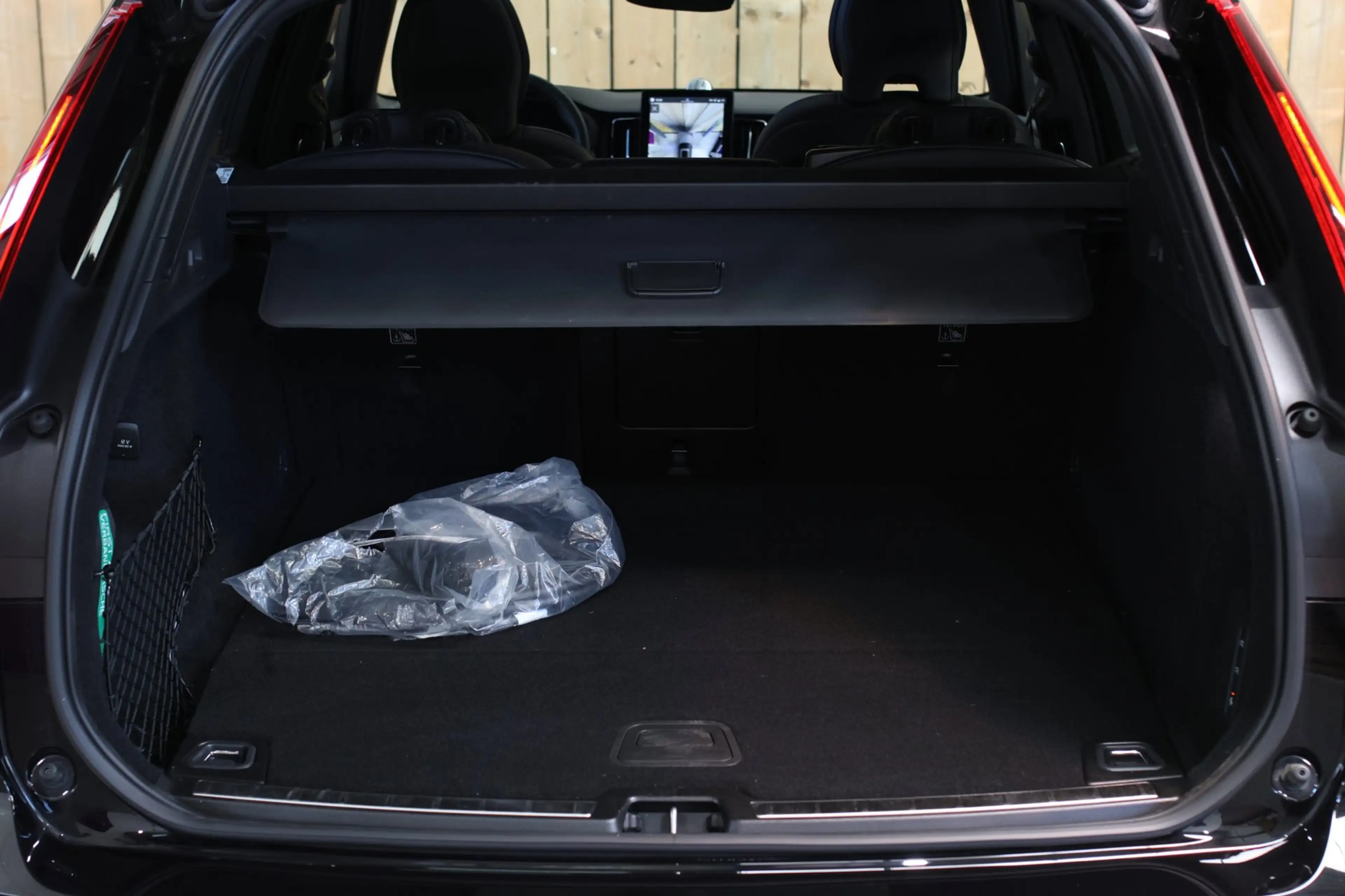 Volvo XC60 2.0 T8 Plug-in hybrid AWD Ultra Black Edition *B&W — photo 20